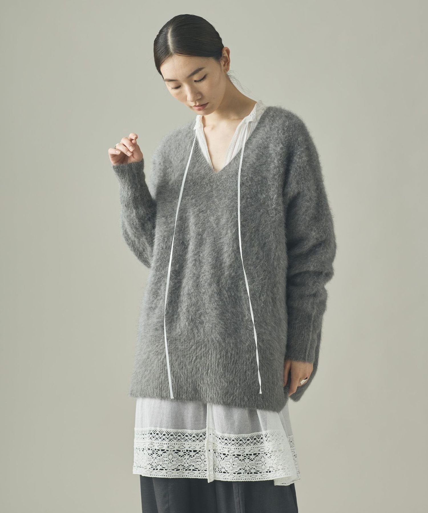 【カレンソロジー/Curensology】のFOXカシミヤVネックニットプルオーバー 人気、トレンドファッション・服の通販 founy(ファニー) 　ファッション　Fashion　レディースファッション　Fashion for Women　トップス・カットソー　Cut & Sew Tops　ニット　Knit Tops & Sweaters　カジュアルプルオーバー・ニットトップス　Pullovers & Knit Tops / Casual Pullovers　Vネックトップス　V-Neck Tops / V-Cut Neckline Shirts　おすすめ　Recommended / Our Picks　エアリー　Airy Texture　エレガント 上品　Elegant　ショート　Short, Short Length　ラグジュアリー　Luxury, Elegant　リラックス　Relax, Relaxed Fit　ロング　Long, Long-Length　 other-1|ID: prp329100004767831 ipo3291000000034530711