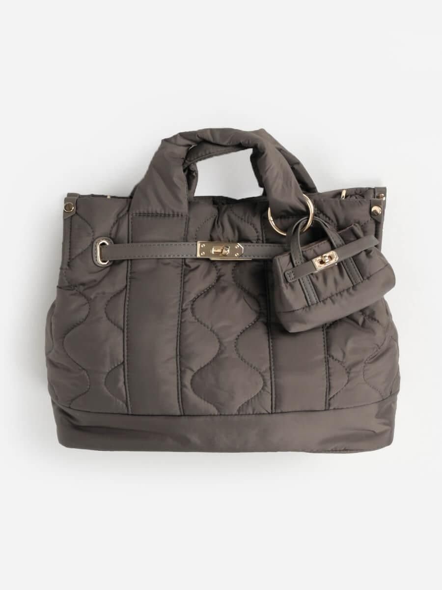 【ヴァン/Vin】のキルティングトートバッグ インテリア・キッズ・メンズ・レディースファッション・服の通販 founy(ファニー) ファッション Fashion レディースファッション Fashion for Women バッグ Bags おすすめ Recommended / Our Picks キルティング Quilted, Quilting キルト Quilt, Quilted Fabric ショルダー Shoulder, Shoulder Strap スマホ Smartphone, Mobile Device チェーン Chain, Chain Strap チャーム Charm, Pendant エレガント 上品 Elegant 手帳 Planner, Notebook 財布 Wallet, Purse ビジネス 仕事 通勤 Business / Work / Commuting グレージュ|ID: prp329100004767949 ipo3291000000034821434