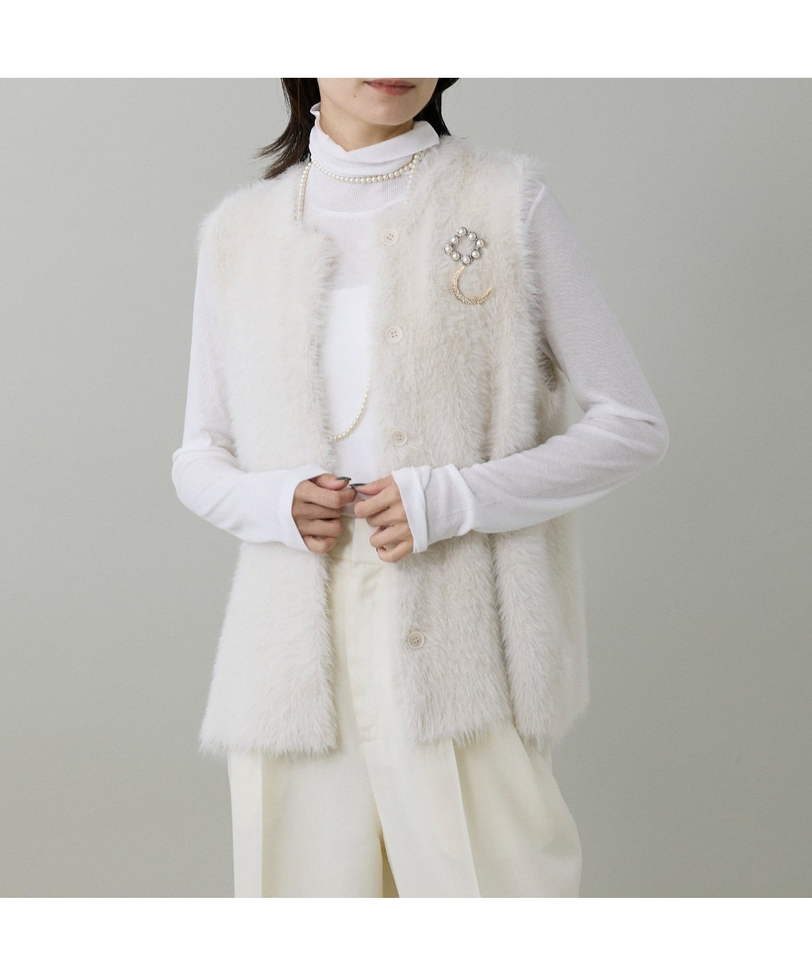 【イネド/INED】のフェザーヤーンニットジレ インテリア・キッズ・メンズ・レディースファッション・服の通販 founy(ファニー) 　ファッション　Fashion　レディースファッション　Fashion for Women　アウター　Coat / Outerwear Collection　トップス・カットソー　Cut & Sew Tops　ニット　Knit Tops & Sweaters　ベスト&ジレ / 重ね着スタイル　Vests & Gilets　コンパクト　Compact, Small Size　スマート　Smart, Elegant　ダブル　Double, Double-Breasted　トレンド　Trend, Trending Now　バランス　Balance, Style Balance　フェイス　Face, Facial Design　フェザー　Feather, Feather Detail　フェザーヤーン　Feather Yarn, Fluffy Yarn　オフホワイト|ID: prp329100004768038 ipo3291000000034533318