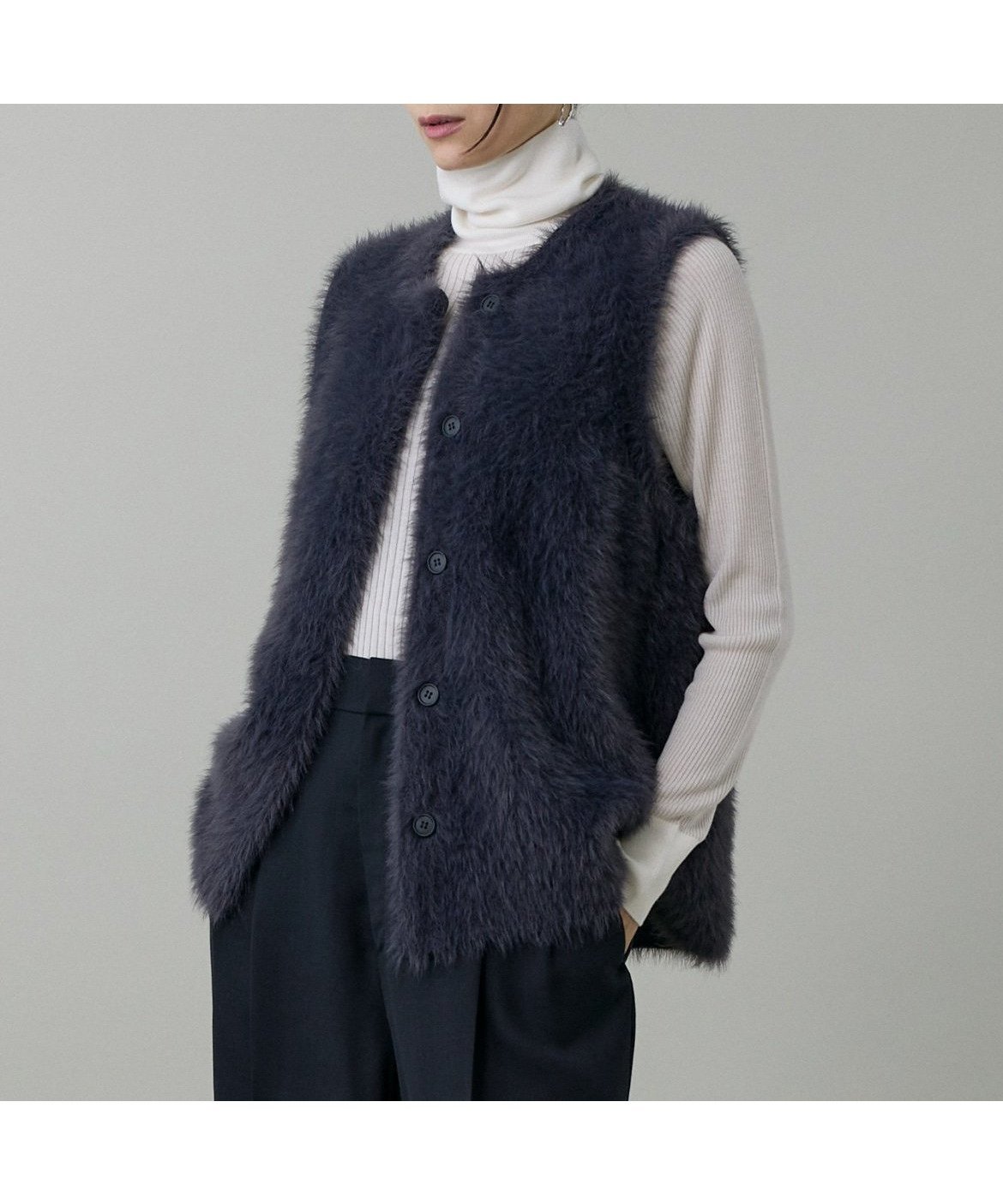 【イネド/INED】のフェザーヤーンニットジレ インテリア・キッズ・メンズ・レディースファッション・服の通販 founy(ファニー) 　ファッション　Fashion　レディースファッション　Fashion for Women　アウター　Coat / Outerwear Collection　トップス・カットソー　Cut & Sew Tops　ニット　Knit Tops & Sweaters　ベスト&ジレ / 重ね着スタイル　Vests & Gilets　コンパクト　Compact, Small Size　スマート　Smart, Elegant　ダブル　Double, Double-Breasted　トレンド　Trend, Trending Now　バランス　Balance, Style Balance　フェイス　Face, Facial Design　フェザー　Feather, Feather Detail　フェザーヤーン　Feather Yarn, Fluffy Yarn　チャコールグレー|ID: prp329100004768038 ipo3291000000034533319