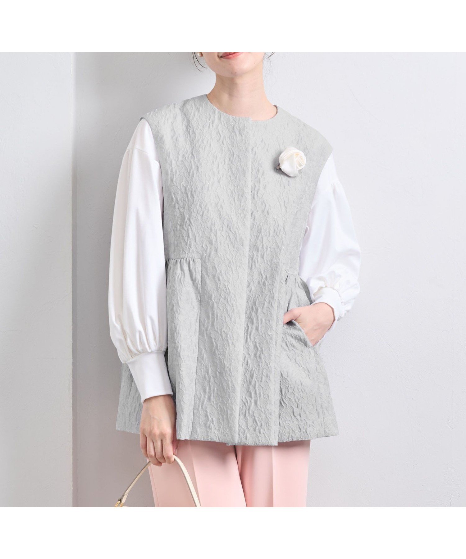 【ユナイテッドアローズ/UNITED ARROWS】のツートーン ジャガード ベスト インテリア・キッズ・メンズ・レディースファッション・服の通販 founy(ファニー) 　ファッション　Fashion　レディースファッション　Fashion for Women　アウター　Coat / Outerwear Collection　トップス・カットソー　Cut & Sew Tops　ベスト&ジレ / 重ね着スタイル　Vests & Gilets　アクセサリー　Fashion Accessories　シルバー　Silver, Metallic Silver　スリム　Slim, Slim Fit　セットアップ　Set-Up, Coordinated Outfit　タイトスカート　Pencil Skirt, Tight Skirt　ドット　Polka Dot, Dot Pattern　フロント　Front, Front Design　ブルゾン　Blouson, Bomber Jacket　ベスト　Vest, Waistcoat　ペプラム　Peplum, Flared Hem　別注　Limited Edition, Custom Order　メタル　Metal, Metal Parts　アウトレット　Outlet / Clearance　おすすめ　Recommended / Our Picks　セレモニー　Ceremony　LT.GRAY|ID: prp329100004768042 ipo3291000000034533342