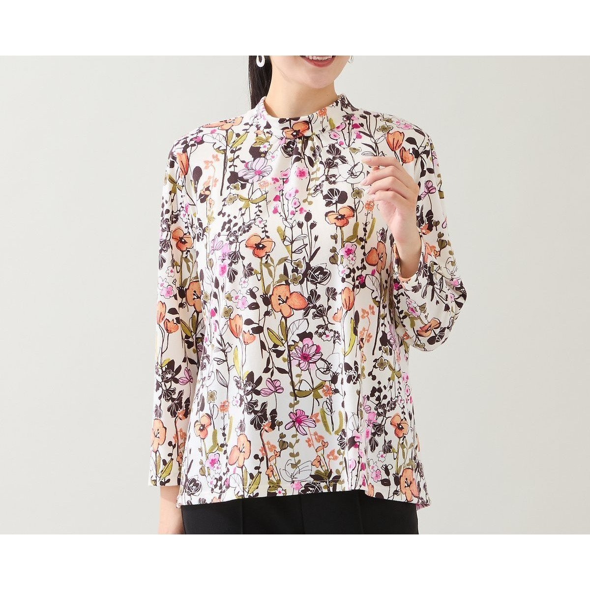 【ミゼール/MISSEL】の【洗える・日本製・3L/4Lサイズあり】花柄起毛カットソー インテリア・キッズ・メンズ・レディースファッション・服の通販 founy(ファニー) 　ファッション　Fashion　レディースファッション　Fashion for Women　トップス・カットソー　Cut & Sew Tops　カットソー・ベーシックTシャツ　Cut-and-Sewn Tops / Stretch Tees & Basics　花柄・フラワープリント・モチーフ　Floral Prints & Motifs / Flower Pattern Tops　エレガント 上品　Elegant　洗える　Machine Washable　カットソー　Cut and Sewn Top　カーディガン　Cardigan, Knitwear　ストレッチ　Stretch, Stretchy Fabric　定番　Standard, Basic Item　人気　Popular, Best Seller　長袖　Long Sleeve, Full Sleeve　ハイネック　High Neck, Mock Neck　プリント　Print, Printed Pattern　ベスト　Vest, Waistcoat　冬　Winter / This Winter　日本製　Made In Japan　ホワイト|ID: prp329100004768496 ipo3291000000034537377