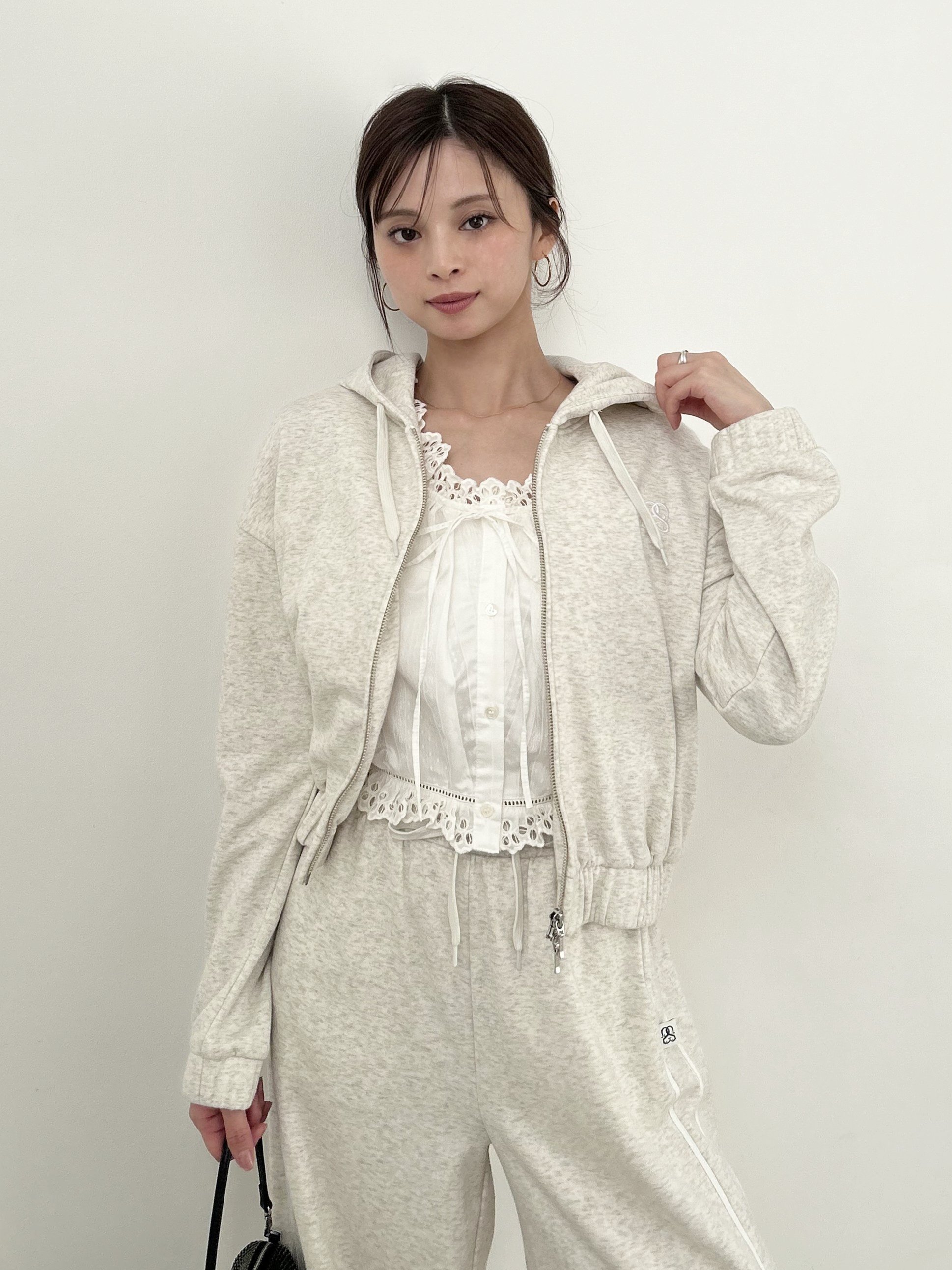 【スナイデル/SNIDEL】の【WEB限定カラーあり】UVカットフーディパーカー インテリア・キッズ・メンズ・レディースファッション・服の通販 founy(ファニー) 　ファッション　Fashion　レディースファッション　Fashion for Women　トップス・カットソー　Cut & Sew Tops　レディースパーカー・カジュアルフーディー　Casual Hoodies & Sweatshirts　ウェーブ　Wavy Pattern　ヴィンテージ　Vintage Style　ギャザー　Gathered, Ruffled　今季　This Season, Current Season　スウェット / スエット　Sweatshirt, Sweatwear　ストレート　Straight, Straight Cut　スマート　Smart, Elegant　フェミニン　Feminine, Girly　フラワー　Flower, Floral　プリント　Print, Printed Pattern　無地　Plain, Solid Color　ロマンティック　Romantic, Feminine Style　おすすめ　Recommended / Our Picks　旅行　Travel　GRY[006]|ID: prp329100004768513 ipo3291000000034537520