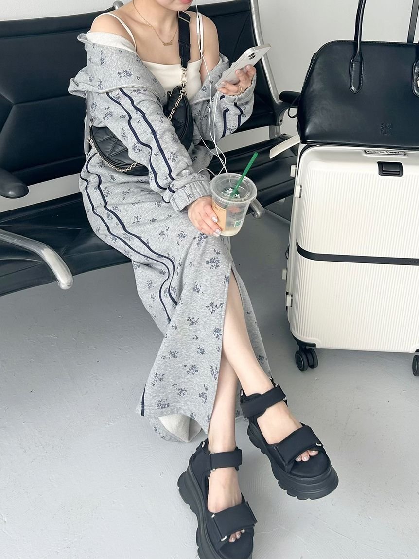 【スナイデル/SNIDEL】の【WEB限定カラーあり】UVカットフーディパーカー インテリア・キッズ・メンズ・レディースファッション・服の通販 founy(ファニー) 　ファッション　Fashion　レディースファッション　Fashion for Women　トップス・カットソー　Cut & Sew Tops　レディースパーカー・カジュアルフーディー　Casual Hoodies & Sweatshirts　ウェーブ　Wavy Pattern　ヴィンテージ　Vintage Style　ギャザー　Gathered, Ruffled　今季　This Season, Current Season　スウェット / スエット　Sweatshirt, Sweatwear　ストレート　Straight, Straight Cut　スマート　Smart, Elegant　フェミニン　Feminine, Girly　フラワー　Flower, Floral　プリント　Print, Printed Pattern　無地　Plain, Solid Color　ロマンティック　Romantic, Feminine Style　おすすめ　Recommended / Our Picks　旅行　Travel　FLOWER[936]|ID: prp329100004768513 ipo3291000000034537528