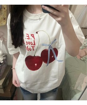 【チェルカ/CERCA】のHALEY PESCA/HALEY PESCA/チェーリープリント 半袖 オーバーTシャツ 人気、トレンドファッション・服の通販 founy(ファニー) ファッション Fashion レディースファッション Fashion for Women トップス・カットソー Cut & Sew Tops シャツ・ブラウス・オフィスカジュアル Elegant Blouses & Button-Ups ロングTシャツ・Tシャツ Longline T-Shirts & Tees ガーリー Girly, Feminine Style グラフィック Graphic, Graphic Design チェリー Cherry, Cherry Pattern チェーン Chain, Chain Strap プリント Print, Printed Pattern ベーシック Basic, Essential 半袖 Short Sleeve, Half Sleeve モチーフ Motif, Design Theme 再入荷 Restock / Back in Stock 夏 Summer |ID:prp329100004768568