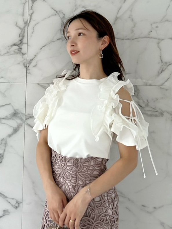 【スナイデル/SNIDEL】のプリーツフリルカットプルオーバー 人気、トレンドファッション・服の通販 founy(ファニー) 　ファッション　Fashion　レディースファッション　Fashion for Women　トップス・カットソー　Cut & Sew Tops　カジュアルプルオーバー・ニットトップス　Pullovers & Knit Tops / Casual Pullovers　ウェーブ　Wavy Pattern　カットソー　Cut and Sewn Top　今季　This Season, Current Season　ストレート　Straight, Straight Cut　スマート　Smart, Elegant　ドッキング　Docking, Mixed Material　定番　Standard, Basic Item　人気　Popular, Best Seller　フリル　Frill, Ruffle　プリーツ　Pleats, Pleated　おすすめ　Recommended / Our Picks　エレガント 上品　Elegant　 other-1|ID: prp329100004768946 ipo3291000000034541591