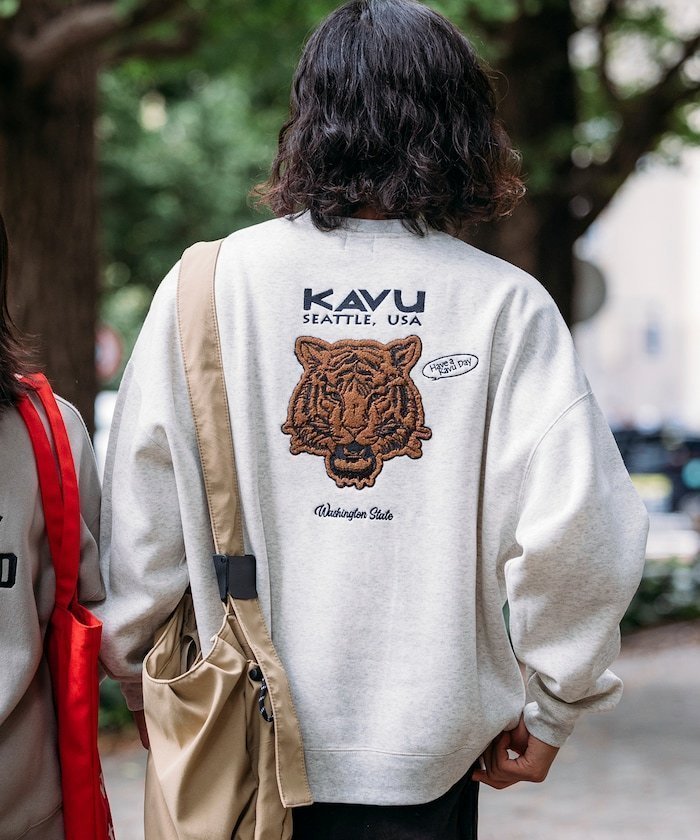 【フリークスストア/FREAK'S STORE】のKAVU×FREAK S STORE/カブ- 別注 タイガーフェイス 刺繍ワッペン クルーネック スウェット 【限定展開】 25AW インテリア・キッズ・メンズ・レディースファッション・服の通販 founy(ファニー) 　ファッション　Fashion　レディースファッション　Fashion for Women　トップス・カットソー　Cut & Sew Tops　レディースパーカー・カジュアルフーディー　Casual Hoodies & Sweatshirts　スウェット・クルーネックトップス　Sweatshirts & Crewnecks / Relaxed Fit Sweat Tops　インナー　Innerwear　春　Spring　グラフィック　Graphic, Graphic Design　シンプル　Simple, Minimal　スウェット / スエット　Sweatshirt, Sweatwear　トレンド　Trend, Trending Now　定番　Standard, Basic Item　人気　Popular, Best Seller　ビッグ　Big, Oversized　フェイス　Face, Facial Design　フロント　Front, Front Design　ボトム　Bottoms, Lower Wear　別注　Limited Edition, Custom Order　ワンポイント　One Point, Statement Accent　A/W・秋冬　Autumn/Winter　冬　Winter / This Winter　S/S・春夏　SS, Spring/Summer, Warm Season　おすすめ　Recommended / Our Picks　夏　Summer　2025年　2025　2025-2026秋冬・A/W　Autumn/Winter 2025–26 AW25–26　グレー|ID: prp329100004769059 ipo3291000000034916914