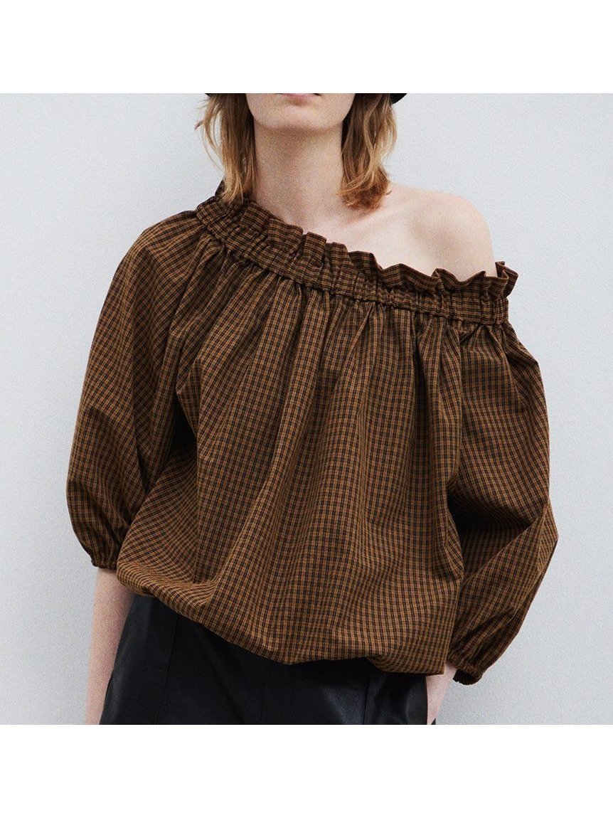 【ミラオーウェン/Mila Owen】の後リボンボリュームオフショルブラウス インテリア・キッズ・メンズ・レディースファッション・服の通販 founy(ファニー) 　雑誌掲載アイテム　Magazine Picks & Fashion Features　ファッション雑誌　Fashion Magazines　ストーリィ　STORY　バイラ　BAILA　ファッション　Fashion　レディースファッション　Fashion for Women　トップス・カットソー　Cut & Sew Tops　シャツ・ブラウス・オフィスカジュアル　Elegant Blouses & Button-Ups　9月号　September Issue　今季　This Season, Current Season　10月号　October Issue　スマート　Smart, Elegant　雑誌　Magazine, Fashion Magazine　チェック　Check, Plaid, Tartan　デニム　Denim, Jeans Material　トレンド　Trend, Trending Now　フリル　Frill, Ruffle　リボン　Ribbon, Bow　おすすめ　Recommended / Our Picks　CML[038]|ID: prp329100004769116 ipo3291000000034542742