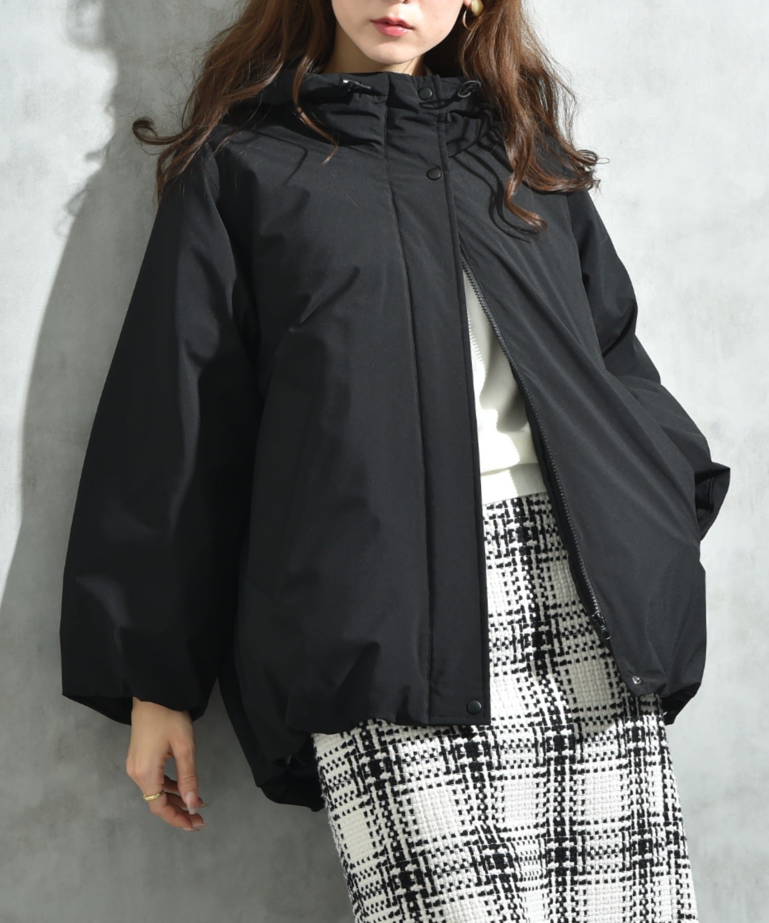 【インタープラネット/INTERPLANET】のバックコートフィルムタフタダウンコート 人気、トレンドファッション・服の通販 founy(ファニー) 　ファッション　Fashion　レディースファッション　Fashion for Women　アウター　Coat / Outerwear Collection　コート・ロングコート・ピーコート　Long Coats, Peacoats & More　ダウンジャケット・軽量ダウン　Warm & Lightweight Down Jackets　インナー　Innerwear　ダウン　Down, Puffer　ドローコード　Drawcord, Drawstring Cord　フェザー　Feather, Feather Detail　フォルム　Silhouette, Form　 other-1|ID: prp329100004769430 ipo3291000000034619218