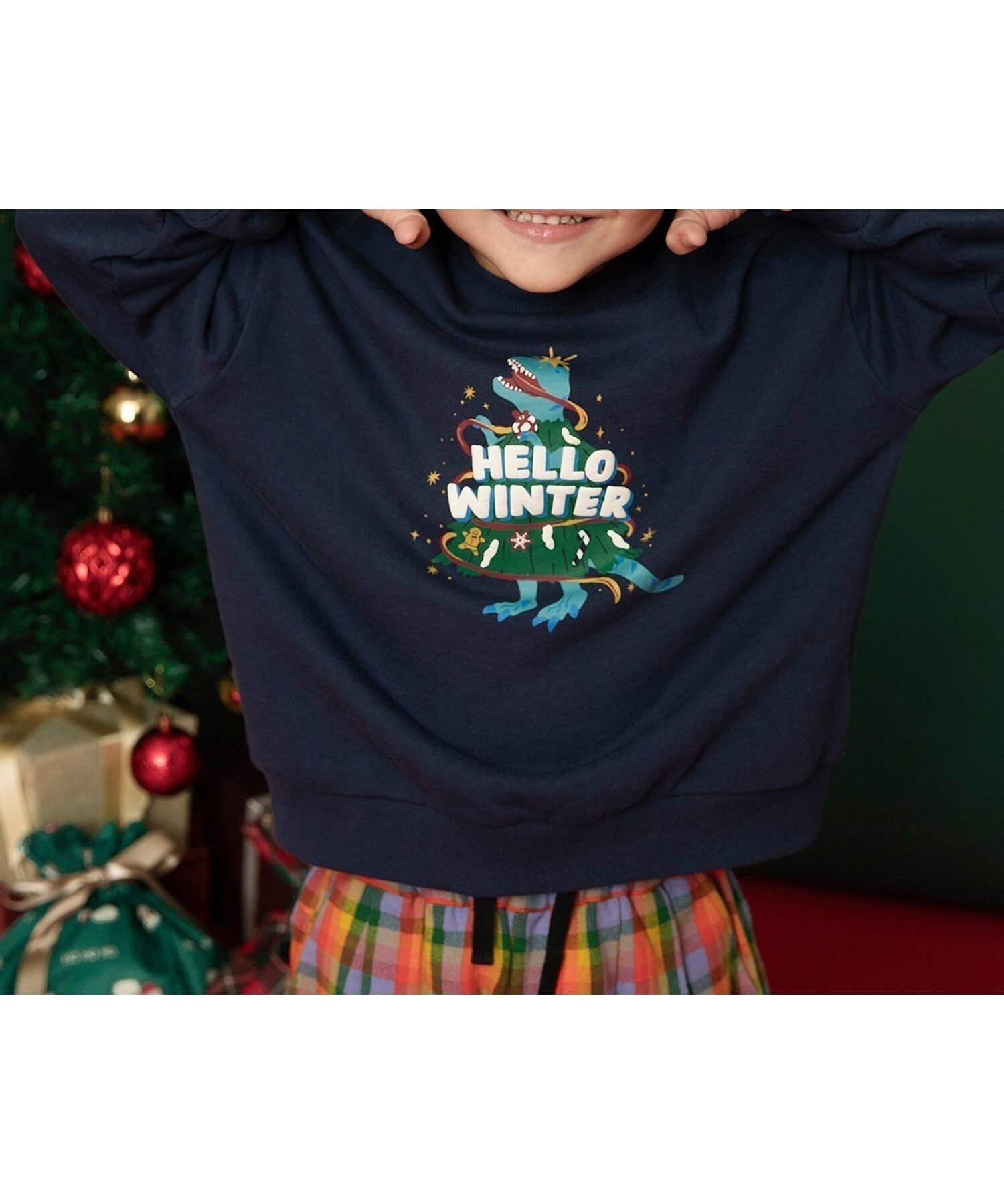 【エフオー オンラインストア/F.O.Online Store / KIDS】のクリスマストレーナー インテリア・キッズ・メンズ・レディースファッション・服の通販 founy(ファニー) ファッション Fashion キッズファッション Fashion for Kids クリスマス X'mas Christmas / X'mas トレーナー Sweatshirt, Trainer プリント Print, Printed Pattern 人気 Popular, Best Seller ネイビーブルー|ID: prp329100004769585 ipo3291000000034731783