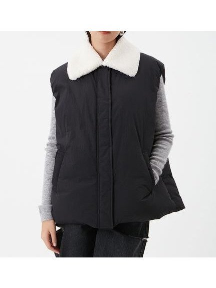 【ミラオーウェン/Mila Owen】のボア衿リサイクルダウンベスト インテリア・キッズ・メンズ・レディースファッション・服の通販 founy(ファニー) 　雑誌掲載アイテム　Magazine Picks & Fashion Features　ファッション雑誌　Fashion Magazines　ヴェリィ　VERY　ファッション　Fashion　レディースファッション　Fashion for Women　アウター　Coat / Outerwear Collection　トップス・カットソー　Cut & Sew Tops　ベスト&ジレ / 重ね着スタイル　Vests & Gilets　秋　Autumn　コクーン　Cocoon, Cocoon Silhouette　コンパクト　Compact, Small Size　12月号　December Issue　シンプル　Simple, Minimal　スタンド　Stand Collar, Upright Stand　スマート　Smart, Elegant　雑誌　Magazine, Fashion Magazine　ダウン　Down, Puffer　フェザー　Feather, Feather Detail　ベスト　Vest, Waistcoat　冬　Winter / This Winter　エレガント 上品　Elegant　BLK[009]|ID: prp329100004769941 ipo3291000000034551311