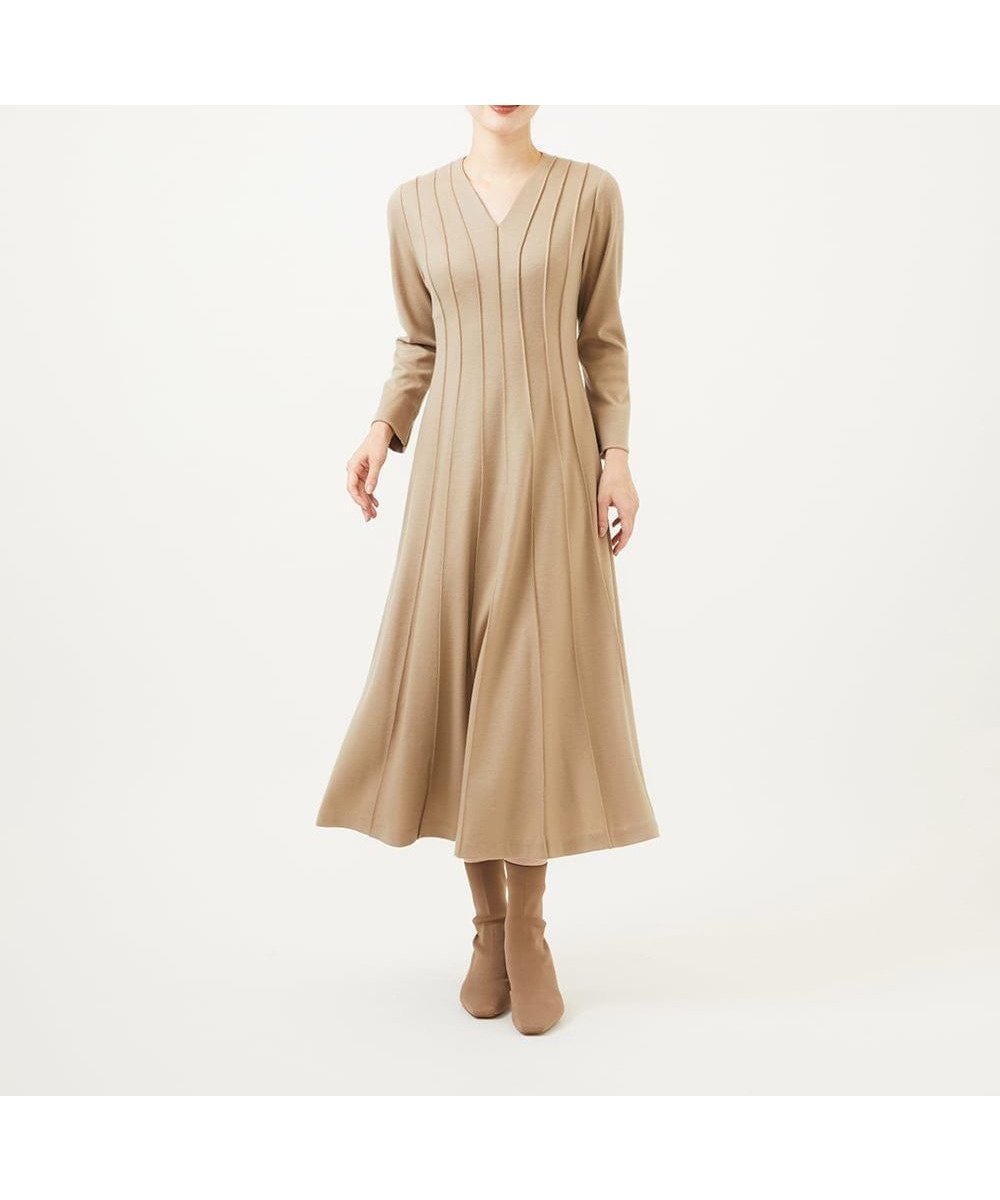 【シビラ/SYBILLA】のピンタックデザインドレス インテリア・キッズ・メンズ・レディースファッション・服の通販 founy(ファニー) ファッション Fashion レディースファッション Fashion for Women ワンピース Dresses フォーマル・パーティードレス・結婚式用ドレス Elegant & Casual Dresses エレガント 上品 Elegant ストレッチ Stretch, Stretchy Fabric スリット Slit, Slit Detail ドレス Dress, One-Piece フィット Fit, Slim Fit フレア Flare, Flared 冬 Winter / This Winter 夏 Summer 春 Spring 秋 Autumn ベージュ|ID: prp329100004770530 ipo3291000000034916135