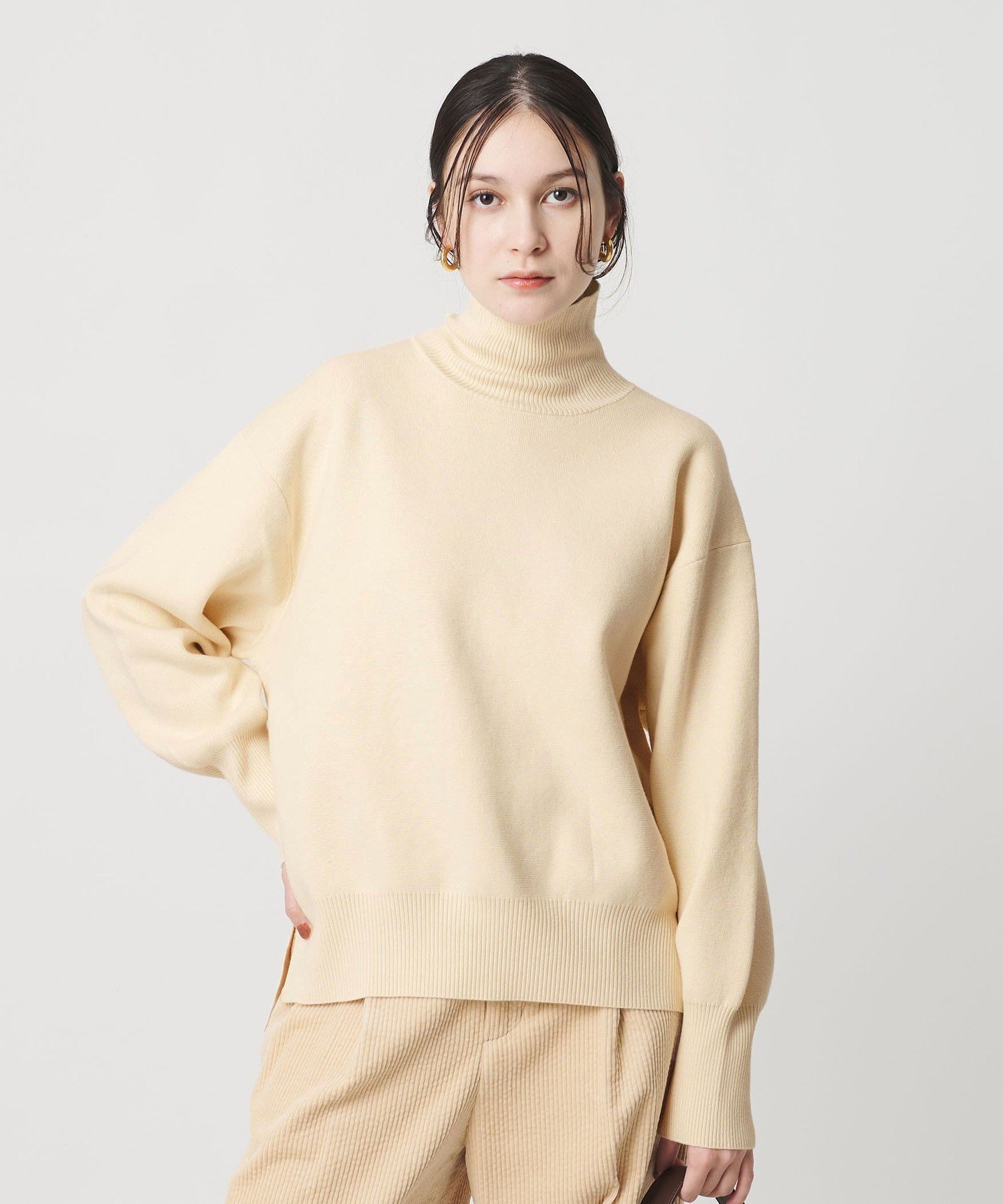 【ビューティ&ユース ユナイテッドアローズ/BEAUTY&YOUTH / UNITED ARROWS】のミラノリブ タートルネック ニットプルオーバー ウォッシャブル インテリア・キッズ・メンズ・レディースファッション・服の通販 founy(ファニー) ファッション Fashion レディースファッション Fashion for Women トップス・カットソー Cut & Sew Tops ニット Knit Tops & Sweaters カジュアルプルオーバー・ニットトップス Pullovers & Knit Tops / Casual Pullovers タートルネック・ハイネックトップス Turtlenecks & High-Neck Tops ウォッシャブル Machine Washable 洗える Machine Washable シンプル Simple, Minimal スリット Slit, Slit Detail タートルネック Turtleneck, High Neck フェミニン Feminine, Girly ボトム Bottoms, Lower Wear マニッシュ Mannish, Boyish ミラノリブ Milano Rib, Milano Stitch ワイド Wide, Wide Fit エレガント 上品 Elegant OFF WHITE|ID: prp329100004770572 ipo3291000000034558040