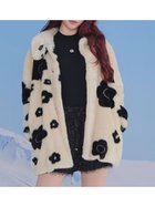 【リリーブラウン/Lily Brown】の【限定カラー】【LILY BROWN×MARY QUANT】ビジュー釦ファーコート 人気、トレンドファッション・服の通販 founy(ファニー) ファッション Fashion レディースファッション Fashion for Women アウター Coat / Outerwear Collection コート・ロングコート・ピーコート Long Coats, Peacoats & More スタンド Stand Collar, Upright Stand スマート Smart, Elegant 人気 Popular, Best Seller パール Pearl, Pearl Accent ビジュー Bijou, Jewel-like Accent フロント Front, Front Design ミックス Mix, Mixed Style モチーフ Motif, Design Theme 無地 Plain, Solid Color リュクス Luxury, Elegant, High-End, Chic ロンドン London Style, British Inspired エレガント 上品 Elegant thumbnail FLOWER[936]|ID: prp329100004770595 ipo3291000000034659108