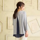 【ローズティアラ/Rose Tiara】のバック切替カットソー 人気、トレンドファッション・服の通販 founy(ファニー) ファッション Fashion レディースファッション Fashion for Women トップス・カットソー Cut & Sew Tops カットソー・ベーシックTシャツ Cut-and-Sewn Tops / Stretch Tees & Basics カットソー Cut and Sewn Top ドット Polka Dot, Dot Pattern 切替 Switching, Contrast Panel 楽ちん Easy Fit, Comfortable thumbnail グレー|ID: prp329100004770605 ipo3291000000034558749