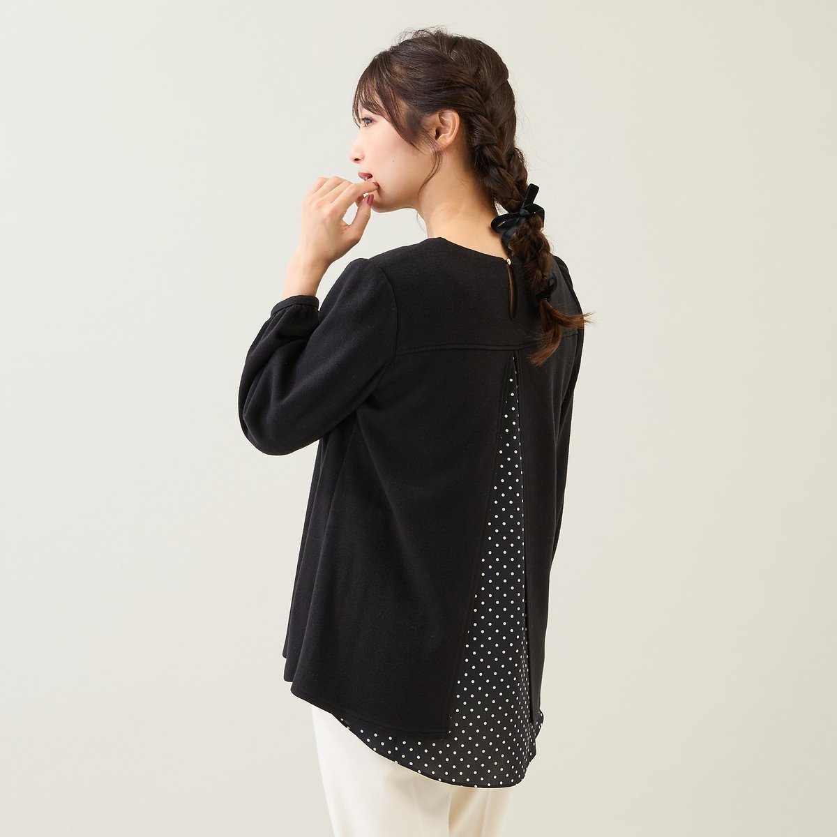 【ローズティアラ/Rose Tiara】のバック切替カットソー インテリア・キッズ・メンズ・レディースファッション・服の通販 founy(ファニー) ファッション Fashion レディースファッション Fashion for Women トップス・カットソー Cut & Sew Tops カットソー・ベーシックTシャツ Cut-and-Sewn Tops / Stretch Tees & Basics カットソー Cut and Sewn Top ドット Polka Dot, Dot Pattern 切替 Switching, Contrast Panel 楽ちん Easy Fit, Comfortable ブラック|ID: prp329100004770605 ipo3291000000034558750