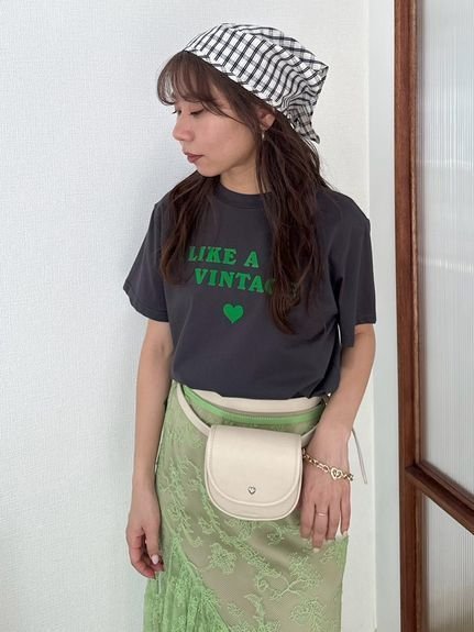 【リリーブラウン/Lily Brown】のLIKE A VINTAGE Tシャツ インテリア・キッズ・メンズ・レディースファッション・服の通販 founy(ファニー) 　雑誌掲載アイテム　Magazine Picks & Fashion Features　ファッション雑誌　Fashion Magazines　レイ　Ray　ファッション　Fashion　レディースファッション　Fashion for Women　トップス・カットソー　Cut & Sew Tops　シャツ・ブラウス・オフィスカジュアル　Elegant Blouses & Button-Ups　ロングTシャツ・Tシャツ　Longline T-Shirts & Tees　8月号　August Issue, Aug. Edition　シンプル　Simple, Minimal　スマート　Smart, Elegant　ボトム　Bottoms, Lower Wear　雑誌　Magazine, Fashion Magazine　CGRY[007]|ID: prp329100004770720 ipo3291000000034560123