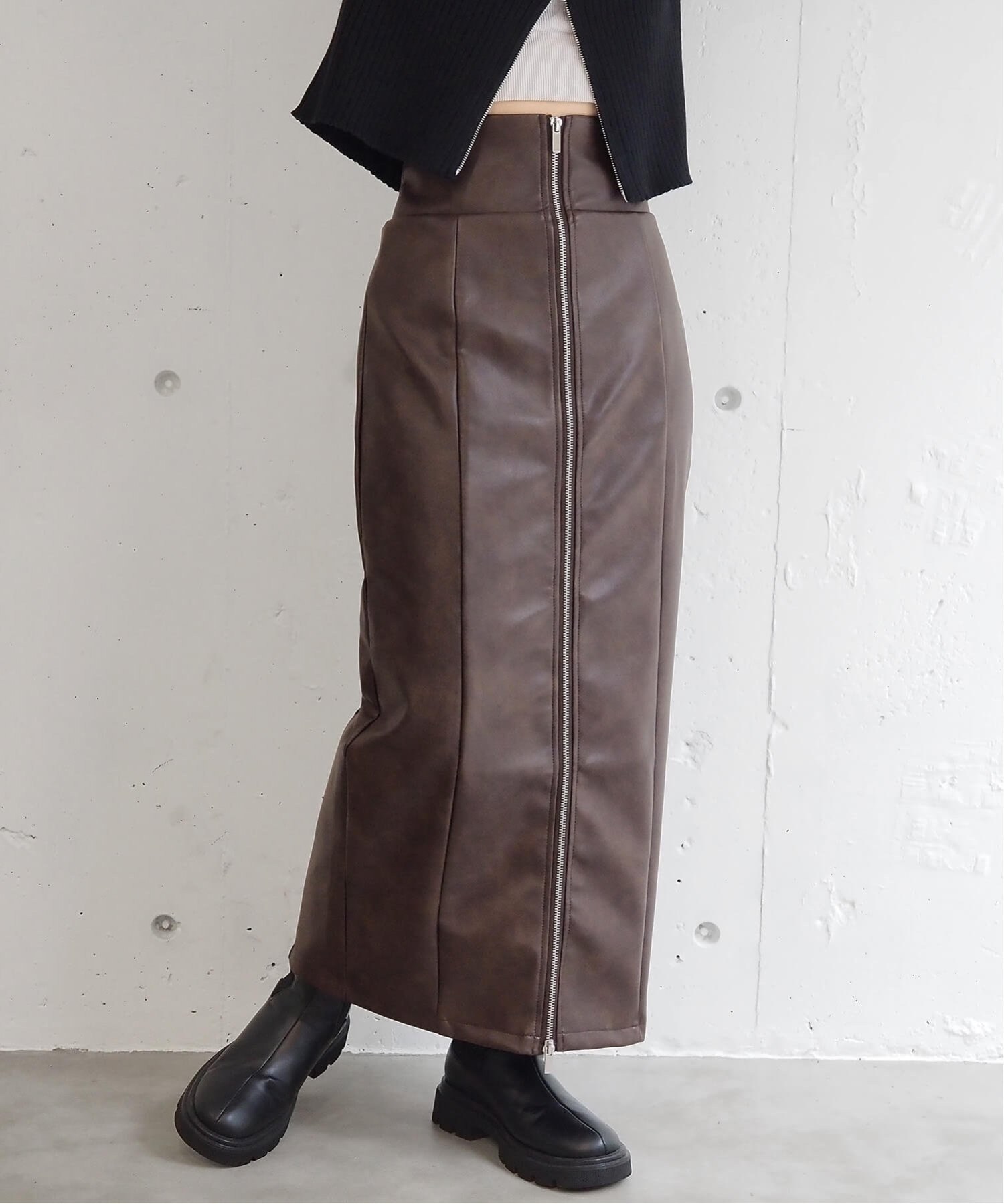 【ティップトッププラスポケット/tiptop+pocket】のtiptop/フロントZIPナロースカート インテリア・キッズ・メンズ・レディースファッション・服の通販 founy(ファニー) ファッション Fashion レディースファッション Fashion for Women スカート Skirts ヴィンテージ Vintage Style 今季 This Season, Current Season ショート Short, Short Length シンプル Simple, Minimal ジップ Zip, Zipper バランス Balance, Style Balance ピーチ Peach, Soft Touch フェイクレザー Faux Leather, PU Leather フロント Front, Front Design ポケット Pocket, Pocket Detail B|ID: prp329100004770789 ipo3291000000034561421