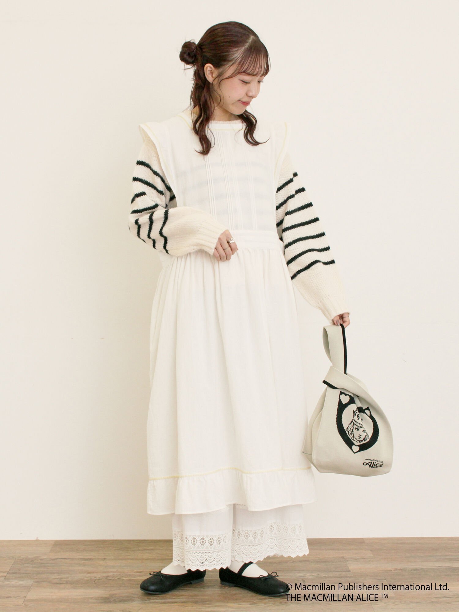 【サマンサモスモス/Samansa Mos2】の【Alice*Samansa Mos2】配色エプロンワンピース インテリア・キッズ・メンズ・レディースファッション・服の通販 founy(ファニー) 　ファッション　Fashion　レディースファッション　Fashion for Women　ワンピース　Dresses　おすすめ　Recommended / Our Picks　ガーリー　Girly, Feminine Style　コラボ　Collaboration, Collab　ベロア　Velour, Soft Velvet　モチーフ　Motif, Design Theme　冬　Winter / This Winter　オフホワイト|ID: prp329100004770854 ipo3291000000035048907