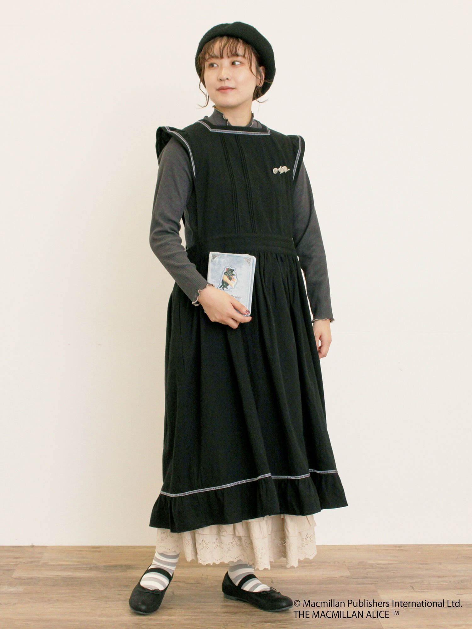 【サマンサモスモス/Samansa Mos2】の【Alice*Samansa Mos2】配色エプロンワンピース インテリア・キッズ・メンズ・レディースファッション・服の通販 founy(ファニー) 　ファッション　Fashion　レディースファッション　Fashion for Women　ワンピース　Dresses　おすすめ　Recommended / Our Picks　ガーリー　Girly, Feminine Style　コラボ　Collaboration, Collab　ベロア　Velour, Soft Velvet　モチーフ　Motif, Design Theme　冬　Winter / This Winter　ブラック|ID: prp329100004770854 ipo3291000000035048911