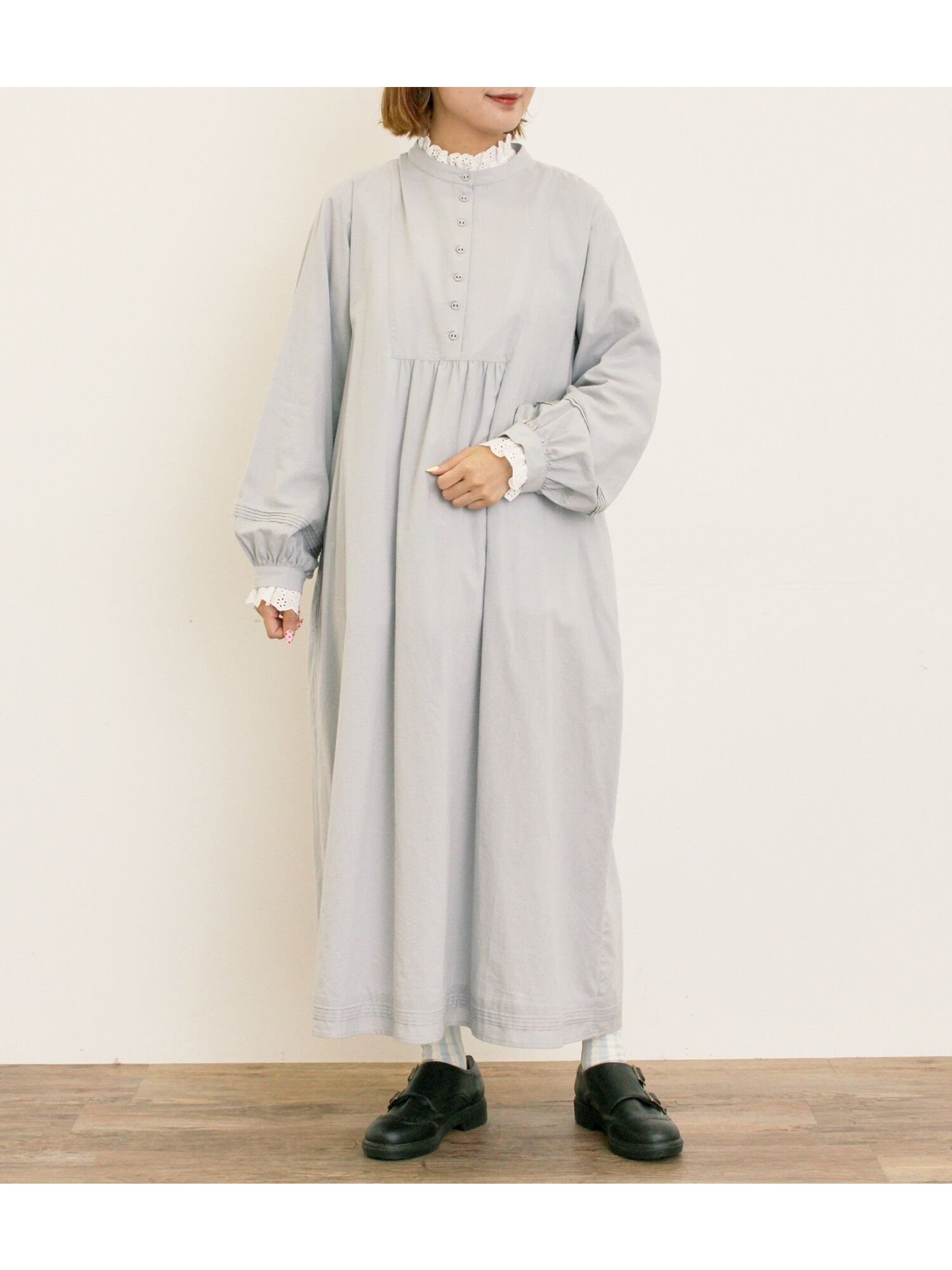 【サマンサモスモス/Samansa Mos2】の【Alice*Samansa Mos2】スタンドネック裾タックワンピ インテリア・キッズ・メンズ・レディースファッション・服の通販 founy(ファニー) ファッション Fashion レディースファッション Fashion for Women ワンピース Dresses おすすめ Recommended / Our Picks コラボ Collaboration, Collab スタンド Stand Collar, Upright Stand モチーフ Motif, Design Theme リネン Linen, Linen Fabric ワンポイント One Point, Statement Accent サックスブルー|ID: prp329100004770878 ipo3291000000034562565