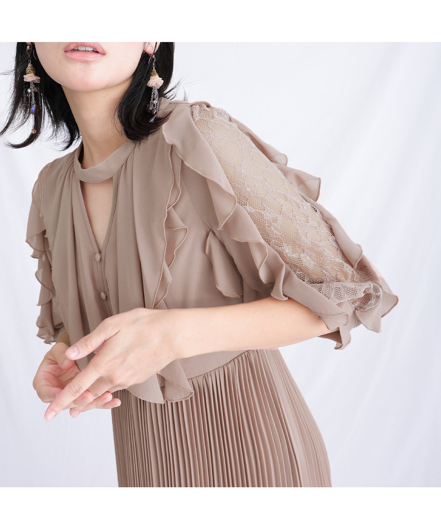 【プールヴー/PourVous】のラッフルキーホール結婚式パーティードレスお呼ばれオケージョンドレス同窓会 インテリア・キッズ・メンズ・レディースファッション・服の通販 founy(ファニー) 　ファッション　Fashion　レディースファッション　Fashion for Women　ワンピース　Dresses　フォーマル・パーティードレス・結婚式用ドレス　Elegant & Casual Dresses　ドレス　Dress, One-Piece　フォーマル　Formal, Dressy　プリーツ　Pleats, Pleated　レース　Lace, Lace Fabric　おすすめ　Recommended / Our Picks　エレガント 上品　Elegant　セレモニー　Ceremony　結婚式　Wedding　二次会　After Party　グレージュ|ID: prp329100004770888 ipo3291000000034562685