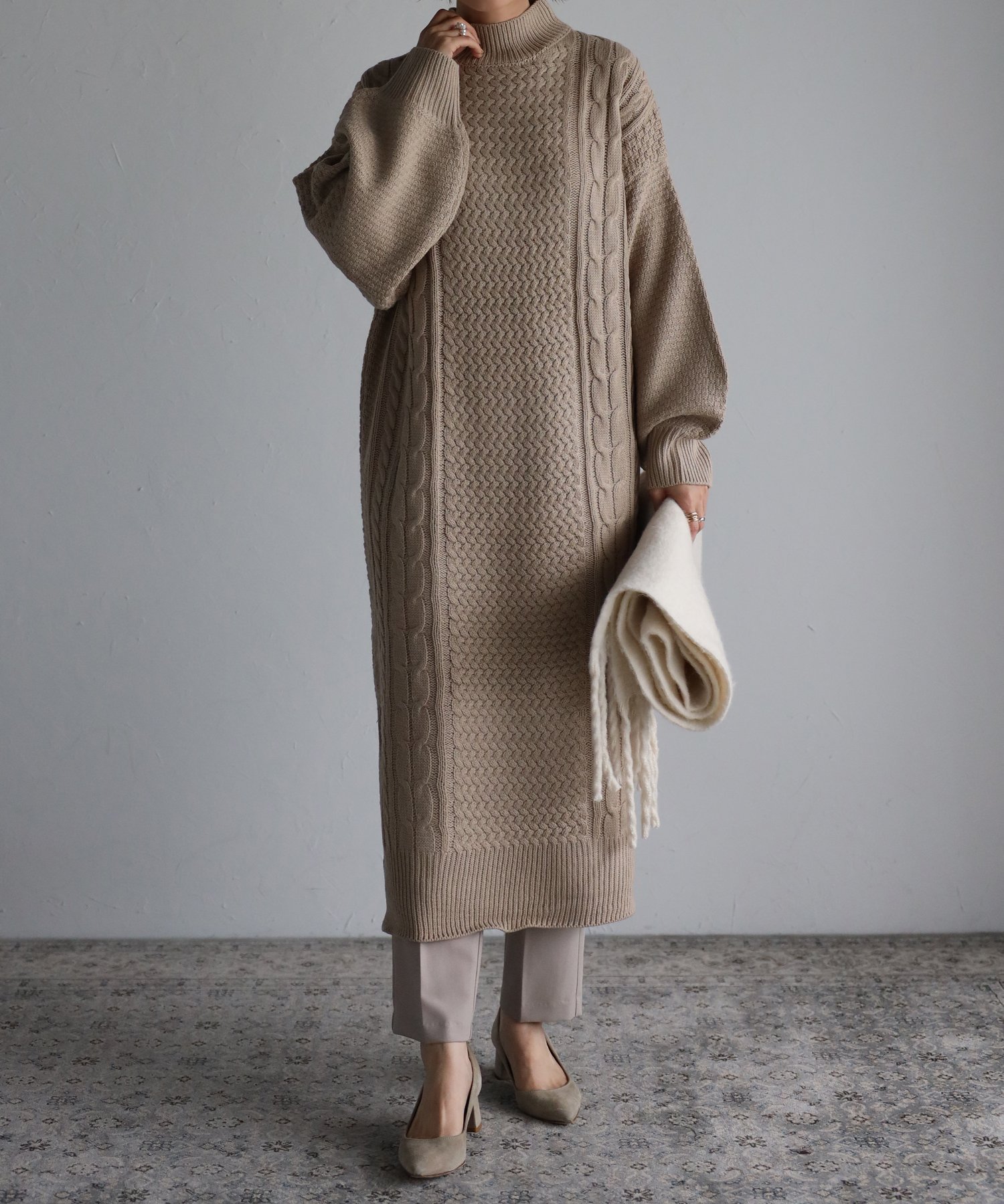 【リラクロ/relaclo】のmyke/ハイネックニットワンピース インテリア・キッズ・メンズ・レディースファッション・服の通販 founy(ファニー) 　ファッション　Fashion　レディースファッション　Fashion for Women　ワンピース　Dresses　ニットワンピース　Knit Dresses　スマート　Smart, Elegant　スリット　Slit, Slit Detail　スリーブ　Sleeve, Long Sleeve / Short Sleeve　ハイネック　High Neck, Mock Neck　ベージュ|ID: prp329100004770900 ipo3291000000034600571