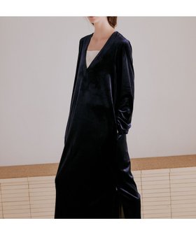 【ビーアパートメント/b apartment / MEN】の「WHYTO. / ホワイト」Vスリットベロアワンピース 人気、トレンドファッション・服の通販 founy(ファニー) ファッション Fashion メンズファッション Fashion for Men スリット Slit, Slit Detail センター Center, Center Line ドレス Dress, One-Piece ベロア Velour, Soft Velvet A/W・秋冬 Autumn/Winter 再入荷 Restock / Back in Stock |ID:prp329100004770929