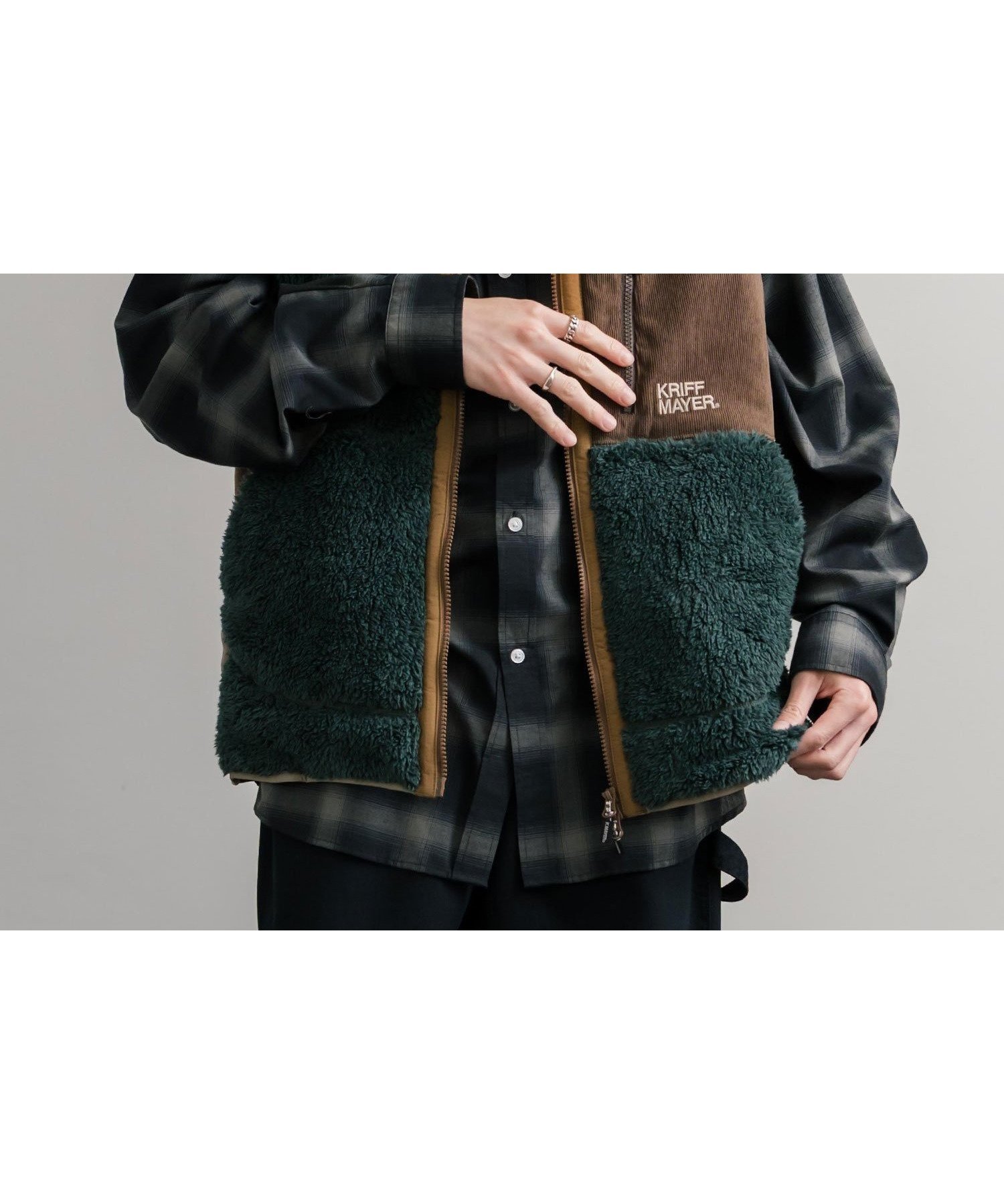 【ロッキーモンロー/Rocky Monroe】のKRIFF MAYER シャギーボアベスト 人気、トレンドファッション・服の通販 founy(ファニー) 　ファッション　Fashion　レディースファッション　Fashion for Women　アウター　Coat / Outerwear Collection　トップス・カットソー　Cut & Sew Tops　ベスト&ジレ / 重ね着スタイル　Vests & Gilets　アウトドア　Outdoor Clothing　アメリカン　American Style　インナー　Innerwear　カットソー　Cut and Sewn Top　コンパクト　Compact, Small Size　ジップ　Zip, Zipper　スタンド　Stand Collar, Upright Stand　スマホ　Smartphone, Mobile Device　トレンド　Trend, Trending Now　バランス　Balance, Style Balance　フィット　Fit, Slim Fit　プリント　Print, Printed Pattern　ベーシック　Basic, Essential　ポケット　Pocket, Pocket Detail　ミックス　Mix, Mixed Style　メッシュ　Mesh, Net Fabric　メンズ　Men's, Menswear　再入荷　Restock / Back in Stock　おすすめ　Recommended / Our Picks　 other-1|ID: prp329100004771026 ipo3291000000034596831