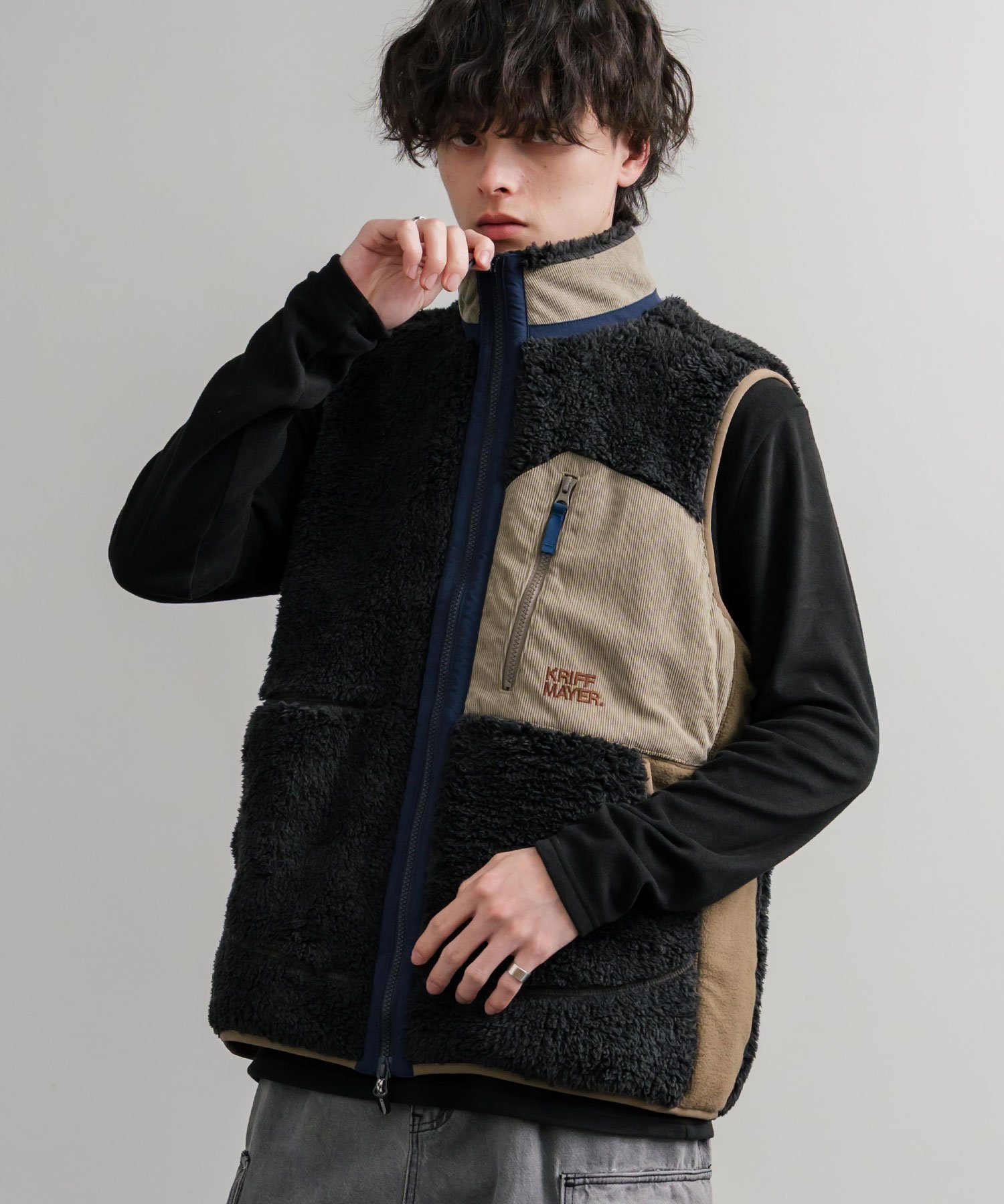 【ロッキーモンロー/Rocky Monroe】のKRIFF MAYER シャギーボアベスト インテリア・キッズ・メンズ・レディースファッション・服の通販 founy(ファニー) 　ファッション　Fashion　レディースファッション　Fashion for Women　アウター　Coat / Outerwear Collection　トップス・カットソー　Cut & Sew Tops　ベスト&ジレ / 重ね着スタイル　Vests & Gilets　アウトドア　Outdoor Clothing　アメリカン　American Style　インナー　Innerwear　カットソー　Cut and Sewn Top　コンパクト　Compact, Small Size　ジップ　Zip, Zipper　スタンド　Stand Collar, Upright Stand　スマホ　Smartphone, Mobile Device　トレンド　Trend, Trending Now　バランス　Balance, Style Balance　フィット　Fit, Slim Fit　プリント　Print, Printed Pattern　ベーシック　Basic, Essential　ポケット　Pocket, Pocket Detail　ミックス　Mix, Mixed Style　メッシュ　Mesh, Net Fabric　メンズ　Men's, Menswear　再入荷　Restock / Back in Stock　おすすめ　Recommended / Our Picks　19.ブラック|ID: prp329100004771026 ipo3291000000034596836