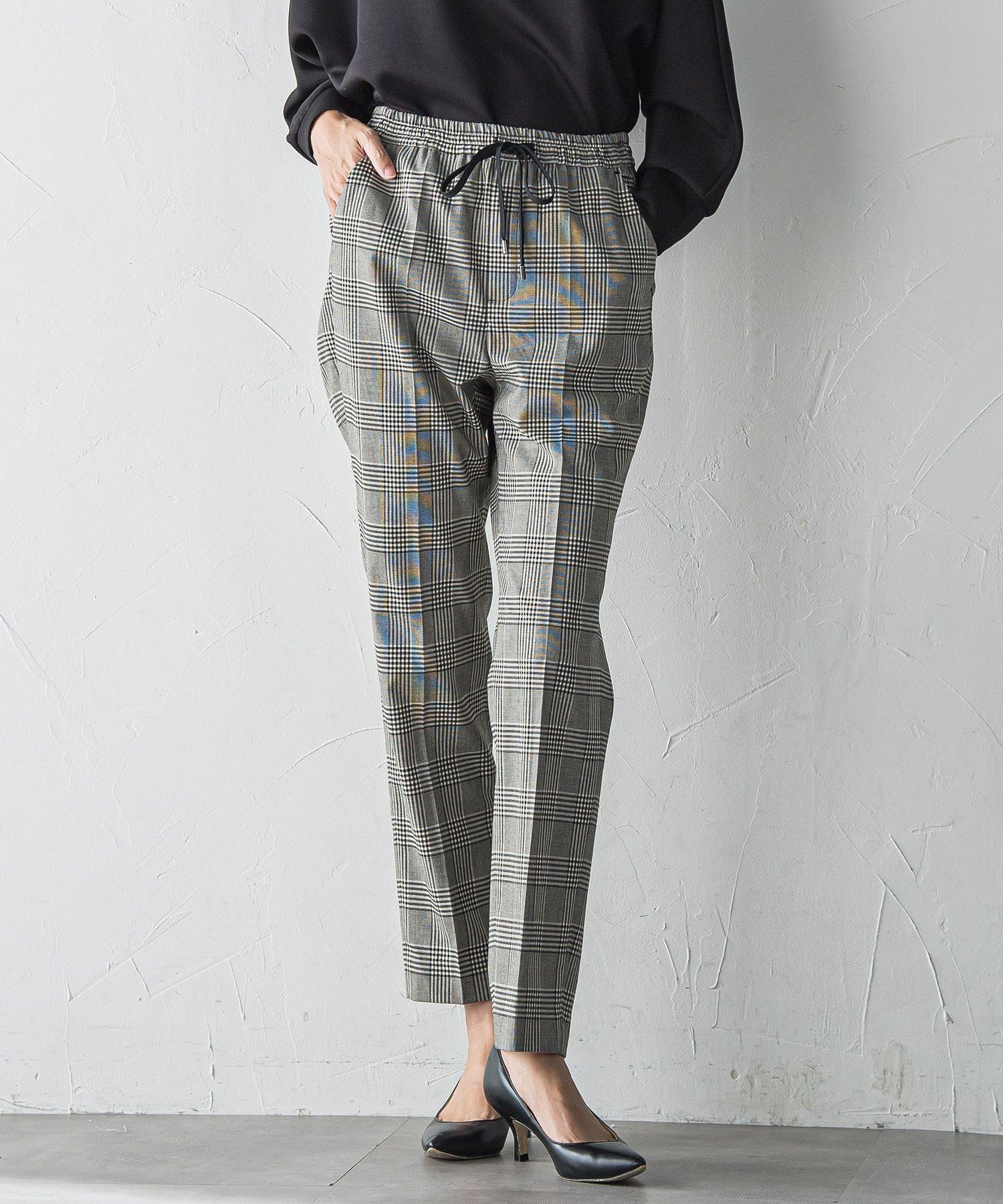 【ラ エフ/Laf…】の【WEB限定】 すっきり快適な履き心地 テーパードパンツ≪洗濯機で洗える≫ インテリア・キッズ・メンズ・レディースファッション・服の通販 founy(ファニー) 　ファッション　Fashion　レディースファッション　Fashion for Women　パンツ　Pants & Trousers　洗える　Machine Washable　秋　Autumn　ストレッチ　Stretch, Stretchy Fabric　センター　Center, Center Line　チェック　Check, Plaid, Tartan　ドレープ　Drape, Draping Fabric　無地　Plain, Solid Color　ワイド　Wide, Wide Fit　A/W・秋冬　Autumn/Winter　2025年　2025　2025-2026秋冬・A/W　Autumn/Winter 2025–26 AW25–26　ブラック系その他|ID: prp329100004771604 ipo3291000000034568204