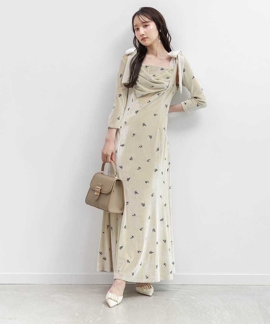 【ランダ/RANDA】の【Holiday Collection】ボレロセットリボンショルダーワンピース インテリア・キッズ・メンズ・レディースファッション・服の通販 founy(ファニー) 　ファッション　Fashion　レディースファッション　Fashion for Women　アウター　Coat / Outerwear Collection　ボレロ・ショート丈ジャケット / ドレス羽織りに　Boleros & Short Jackets　おすすめ　Recommended / Our Picks　インナー　Innerwear　キャミワンピース　Cami Dress, Slip Dress　クロップド　Cropped, Short Length　ショルダー　Shoulder, Shoulder Strap　スペシャル　Special, Limited Edition　フェミニン　Feminine, Girly　フラワー　Flower, Floral　ベロア　Velour, Soft Velvet　ボレロ　Bolero, Short Cardigan　モチーフ　Motif, Design Theme　リボン　Ribbon, Bow　長袖　Long Sleeve, Full Sleeve　CREAM|ID: prp329100004771752 ipo3291000000034570251