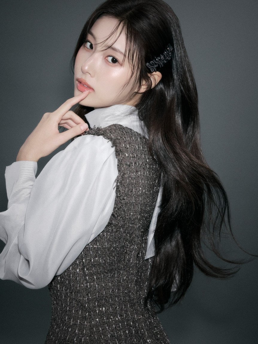 【スナイデル/SNIDEL】のVネックツイードジャンスカ【カンヘウォン着用】 インテリア・キッズ・メンズ・レディースファッション・服の通販 founy(ファニー) 　ファッション　Fashion　レディースファッション　Fashion for Women　トップス・カットソー　Cut & Sew Tops　Vネックトップス　V-Neck Tops / V-Cut Neckline Shirts　ウェーブ　Wavy Pattern　シアー　Sheer, See-Through　スパンコール　Sequins, Sequin Embellishment　スペシャル　Special, Limited Edition　スマート　Smart, Elegant　ツイード　Twill, Twill Weave　フレア　Flare, Flared　プリーツ　Pleats, Pleated　ポケット　Pocket, Pocket Detail　おすすめ　Recommended / Our Picks　エレガント 上品　Elegant　DGRY[008]|ID: prp329100004771765 ipo3291000000035069060