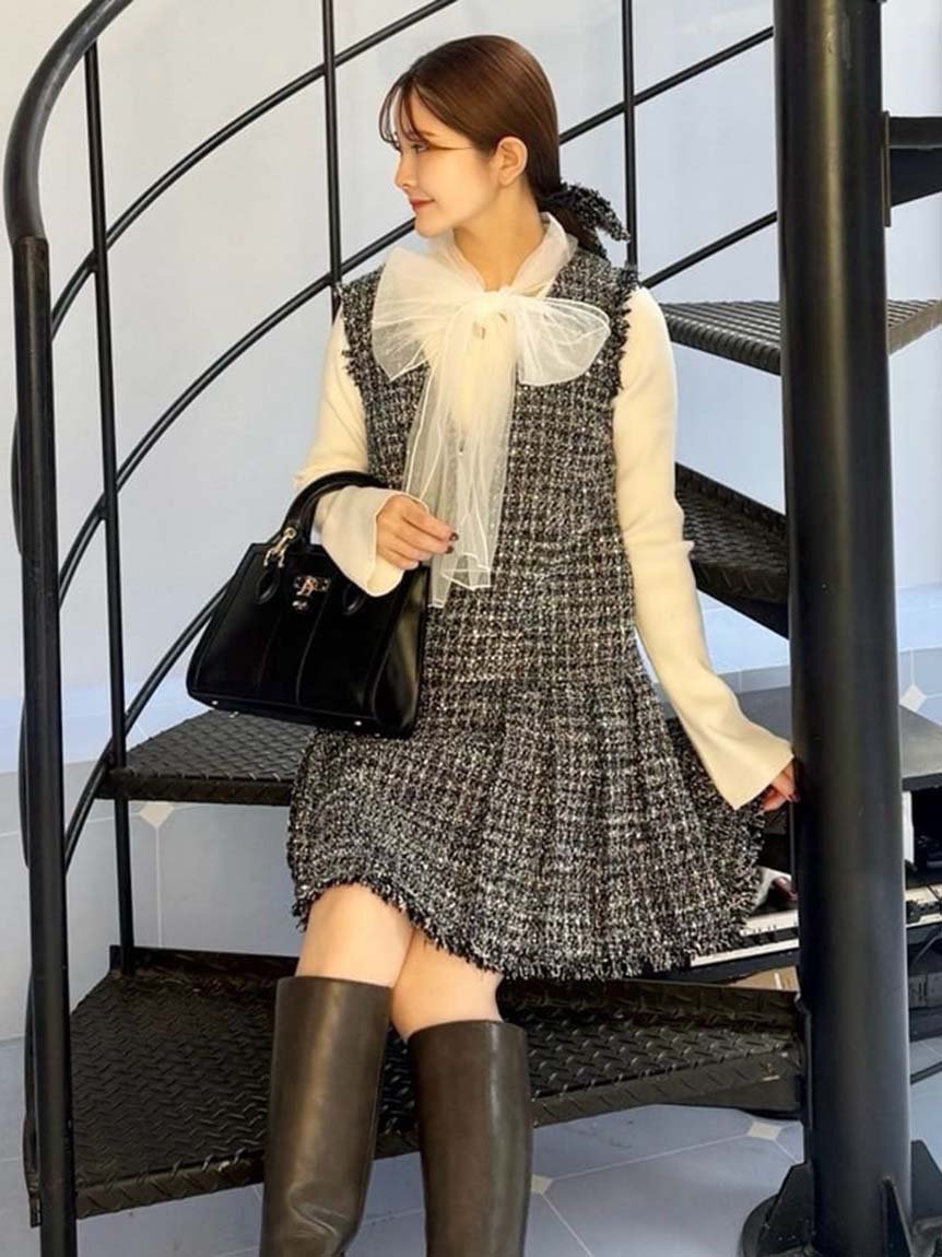 【スナイデル/SNIDEL】のVネックツイードジャンスカ【カンヘウォン着用】 インテリア・キッズ・メンズ・レディースファッション・服の通販 founy(ファニー) 　ファッション　Fashion　レディースファッション　Fashion for Women　トップス・カットソー　Cut & Sew Tops　Vネックトップス　V-Neck Tops / V-Cut Neckline Shirts　ウェーブ　Wavy Pattern　シアー　Sheer, See-Through　スパンコール　Sequins, Sequin Embellishment　スペシャル　Special, Limited Edition　スマート　Smart, Elegant　ツイード　Twill, Twill Weave　フレア　Flare, Flared　プリーツ　Pleats, Pleated　ポケット　Pocket, Pocket Detail　おすすめ　Recommended / Our Picks　エレガント 上品　Elegant　NVY[089]|ID: prp329100004771765 ipo3291000000035069063