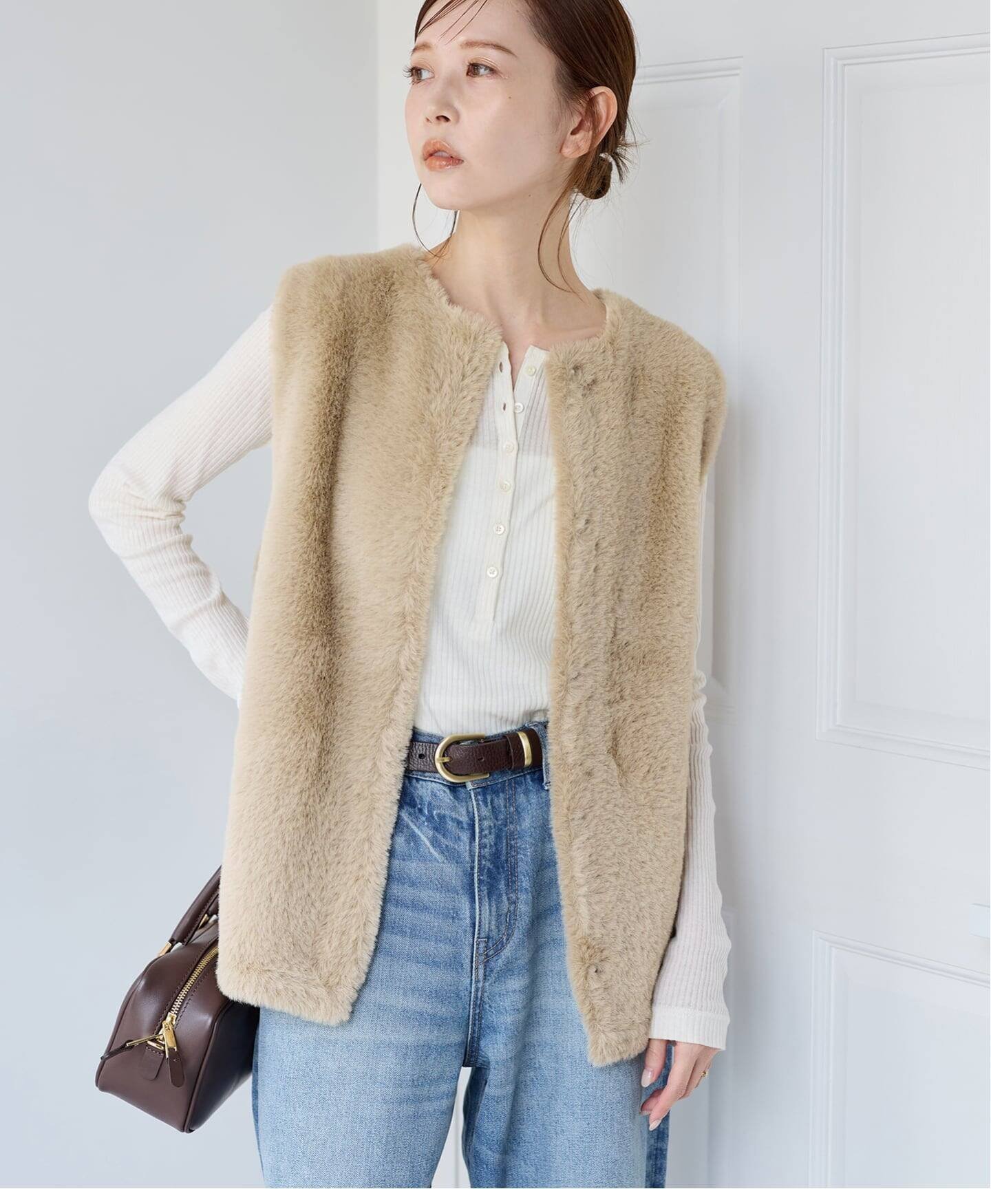 【ジャーナルスタンダード/JOURNAL STANDARD】の《WEB限定追加 3》ダブルフェイスフェザークルーネックベスト インテリア・キッズ・メンズ・レディースファッション・服の通販 founy(ファニー) ファッション Fashion レディースファッション Fashion for Women アウター Coat / Outerwear Collection トップス・カットソー Cut & Sew Tops ベスト&ジレ / 重ね着スタイル Vests & Gilets カットソー Cut and Sewn Top ダブル Double, Double-Breasted ドット Polka Dot, Dot Pattern フェイス Face, Facial Design フェザー Feather, Feather Detail フェザーヤーン Feather Yarn, Fluffy Yarn フロント Front, Front Design ベスト Vest, Waistcoat ボトム Bottoms, Lower Wear 冬 Winter / This Winter 秋 Autumn ベージュ|ID: prp329100004772011 ipo3291000000034573290