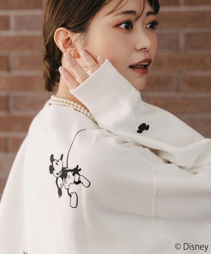 【フリークスストア/FREAK'S STORE】のFREAK S STORE×前田亜美/Disney/Mickey Minnie/ミッキーマウス ミニーマウス/刺繍 スウェット【限定展開】 25AW インテリア・キッズ・メンズ・レディースファッション・服の通販 founy(ファニー) 　ファッション　Fashion　レディースファッション　Fashion for Women　トップス・カットソー　Cut & Sew Tops　レディースパーカー・カジュアルフーディー　Casual Hoodies & Sweatshirts　スウェット・クルーネックトップス　Sweatshirts & Crewnecks / Relaxed Fit Sweat Tops　ヴィンテージ　Vintage Style　キャラクター　Character, Licensed Characters　クラシカル　Classical, Vintage-Inspired　クラシック　Classic, Timeless Style　コレクション　Collection, Seasonal Line　スウェット / スエット　Sweatshirt, Sweatwear　スペシャル　Special, Limited Edition　プリント　Print, Printed Pattern　ベーシック　Basic, Essential　モノトーン　Monotone, Black and White　A/W・秋冬　Autumn/Winter　冬　Winter / This Winter　2025年　2025　2025-2026秋冬・A/W　Autumn/Winter 2025–26 AW25–26　オフホワイト|ID: prp329100004772219 ipo3291000000034976902