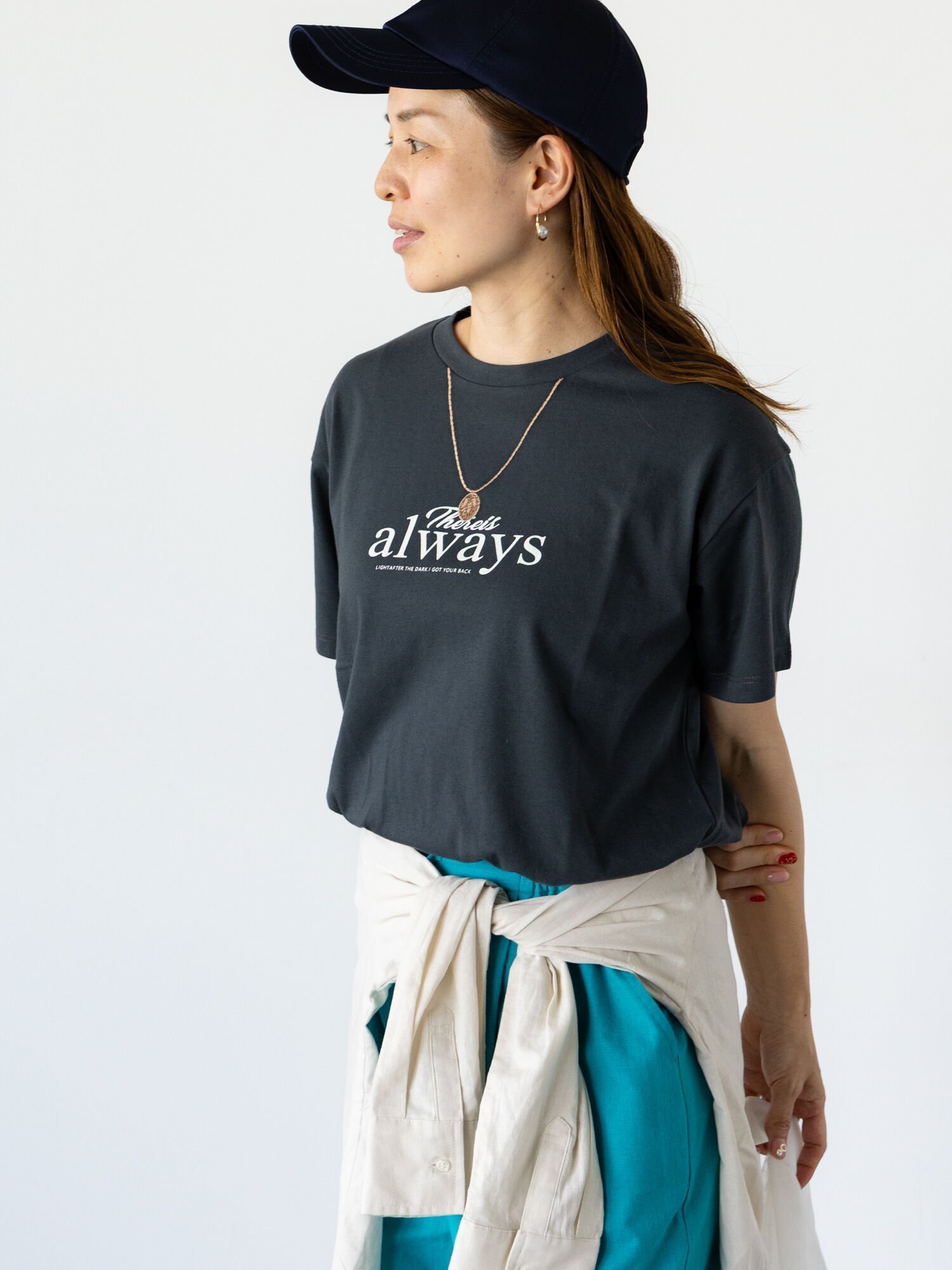 【テチチ/Te chichi】のネックレス刺繍プリントTシャツ インテリア・キッズ・メンズ・レディースファッション・服の通販 founy(ファニー) 　ファッション　Fashion　レディースファッション　Fashion for Women　トップス・カットソー　Cut & Sew Tops　シャツ・ブラウス・オフィスカジュアル　Elegant Blouses & Button-Ups　ロングTシャツ・Tシャツ　Longline T-Shirts & Tees　ジュエリー　Jewelry　ネックレス　Necklaces & Pendants　ネックレス　Necklace, Pendant Necklace　プリント　Print, Printed Pattern　チャコールグレー|ID: prp329100004772327 ipo3291000000034577049