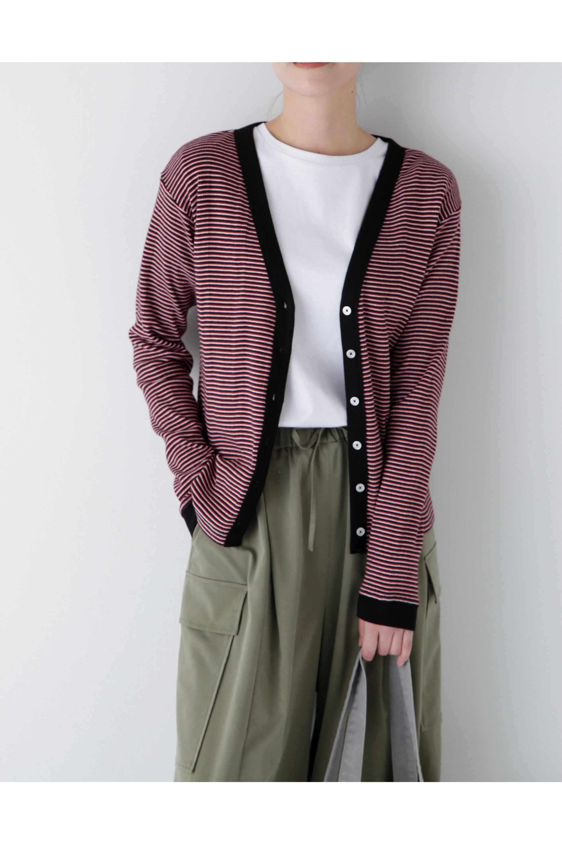 【ヒューマンウーマン/HUMAN WOMAN】のパネルリブVネックカーディガン インテリア・キッズ・メンズ・レディースファッション・服の通販 founy(ファニー) ファッション Fashion レディースファッション Fashion for Women トップス・カットソー Cut & Sew Tops カーディガン・羽織り Layered Style Cardigans Vネックトップス V-Neck Tops / V-Cut Neckline Shirts おすすめ Recommended / Our Picks インナー Innerwear カーディガン Cardigan, Knitwear コンパクト Compact, Small Size スタンダード Standard, Basic タンク Tank Top, Sleeveless Top フィット Fit, Slim Fit ボーダー Border, Stripe 別注 Limited Edition, Custom Order 定番 Standard, Basic Item ブラックBD3|ID: prp329100004772490 ipo3291000000034579342