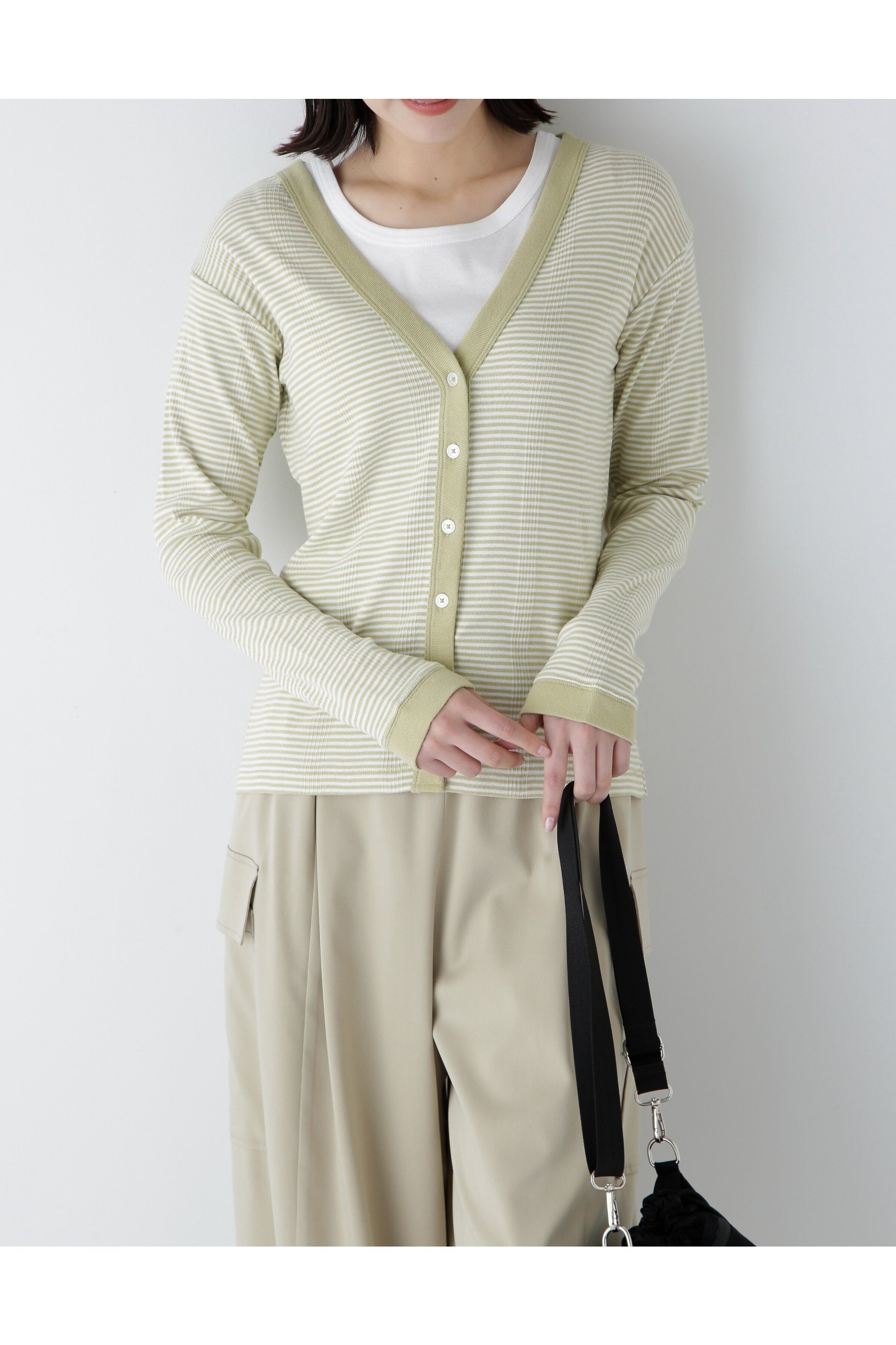 【ヒューマンウーマン/HUMAN WOMAN】のパネルリブVネックカーディガン インテリア・キッズ・メンズ・レディースファッション・服の通販 founy(ファニー) ファッション Fashion レディースファッション Fashion for Women トップス・カットソー Cut & Sew Tops カーディガン・羽織り Layered Style Cardigans Vネックトップス V-Neck Tops / V-Cut Neckline Shirts おすすめ Recommended / Our Picks インナー Innerwear カーディガン Cardigan, Knitwear コンパクト Compact, Small Size スタンダード Standard, Basic タンク Tank Top, Sleeveless Top フィット Fit, Slim Fit ボーダー Border, Stripe 別注 Limited Edition, Custom Order 定番 Standard, Basic Item ライトグリーンBD3|ID: prp329100004772490 ipo3291000000034579349