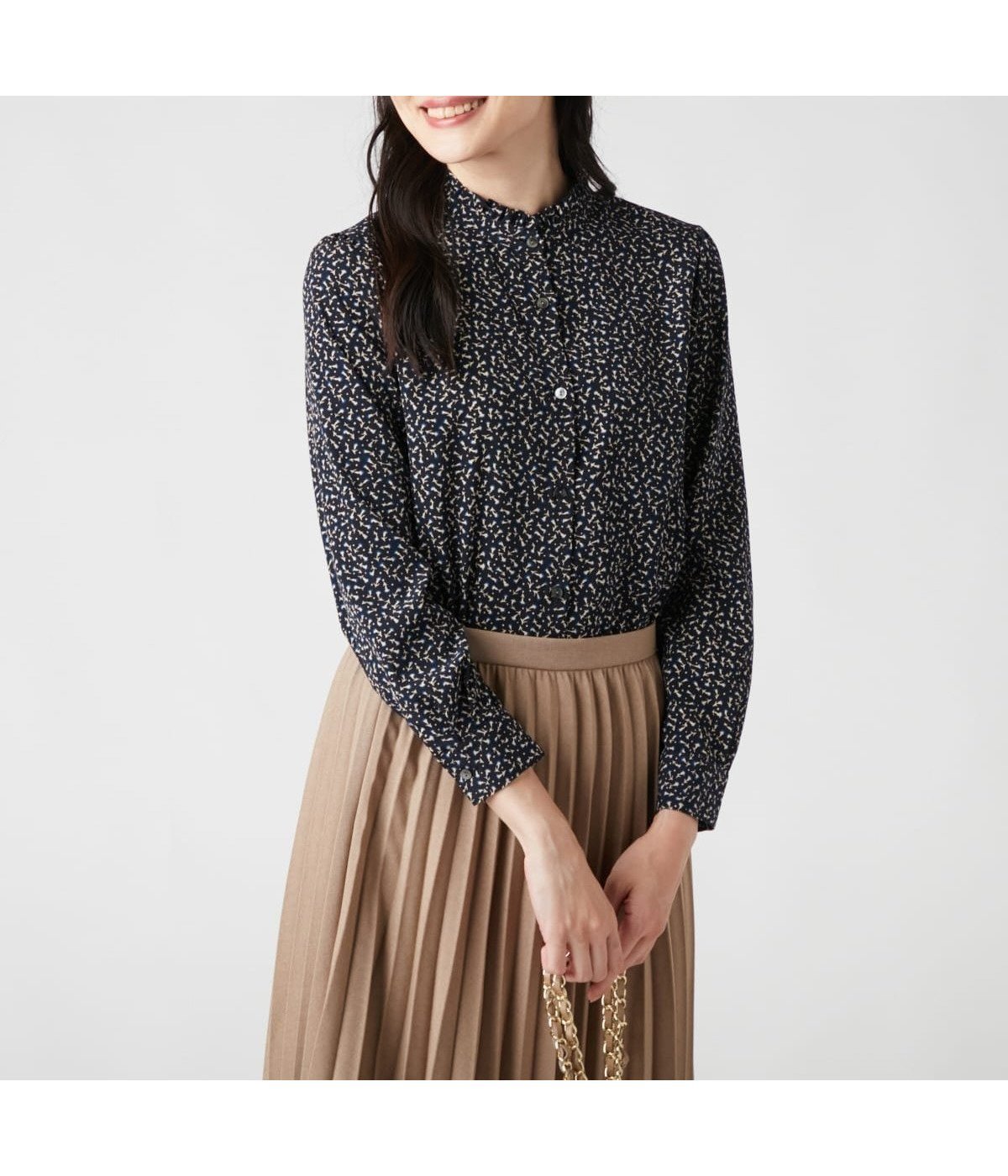 【ニューヨーカー/NEWYORKER】のスモールフラワープリント スタンドフリルブラウス インテリア・キッズ・メンズ・レディースファッション・服の通販 founy(ファニー) 　ファッション　Fashion　レディースファッション　Fashion for Women　トップス・カットソー　Cut & Sew Tops　シャツ・ブラウス・オフィスカジュアル　Elegant Blouses & Button-Ups　花柄・フラワープリント・モチーフ　Floral Prints & Motifs / Flower Pattern Tops　おすすめ　Recommended / Our Picks　インナー　Innerwear　クラシカル　Classical, Vintage-Inspired　シンプル　Simple, Minimal　ジャケット　Jacket, Outerwear　スタンド　Stand Collar, Upright Stand　フリル　Frill, Ruffle　フロント　Front, Front Design　A/W・秋冬　Autumn/Winter　長袖　Long Sleeve, Full Sleeve　ネイビー|ID: prp329100004772629 ipo3291000000034580875