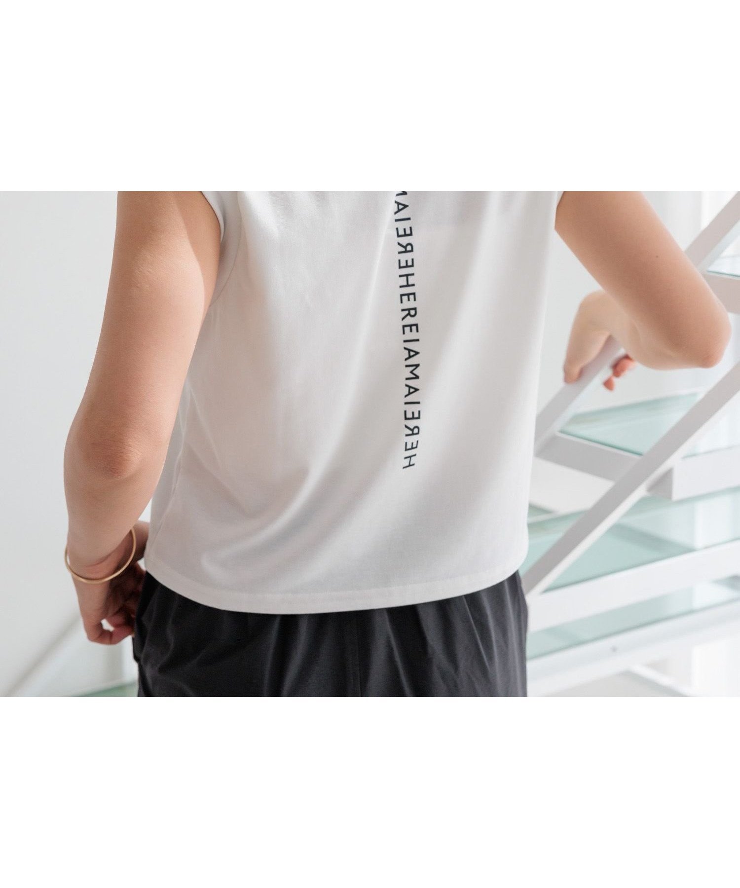 【ベイフロー/BAYFLOW】の【HEREIAM】吸水速乾/ミラーロゴショートプルオーバー インテリア・キッズ・メンズ・レディースファッション・服の通販 founy(ファニー) 　ファッション　Fashion　レディースファッション　Fashion for Women　トップス・カットソー　Cut & Sew Tops　カジュアルプルオーバー・ニットトップス　Pullovers & Knit Tops / Casual Pullovers　おすすめ　Recommended / Our Picks　ショート　Short, Short Length　シンプル　Simple, Minimal　スポーツ　Sports, Activewear　吸水　Absorbent, Quick-Dry　ホワイト10|ID: prp329100004772809 ipo3291000000034582828