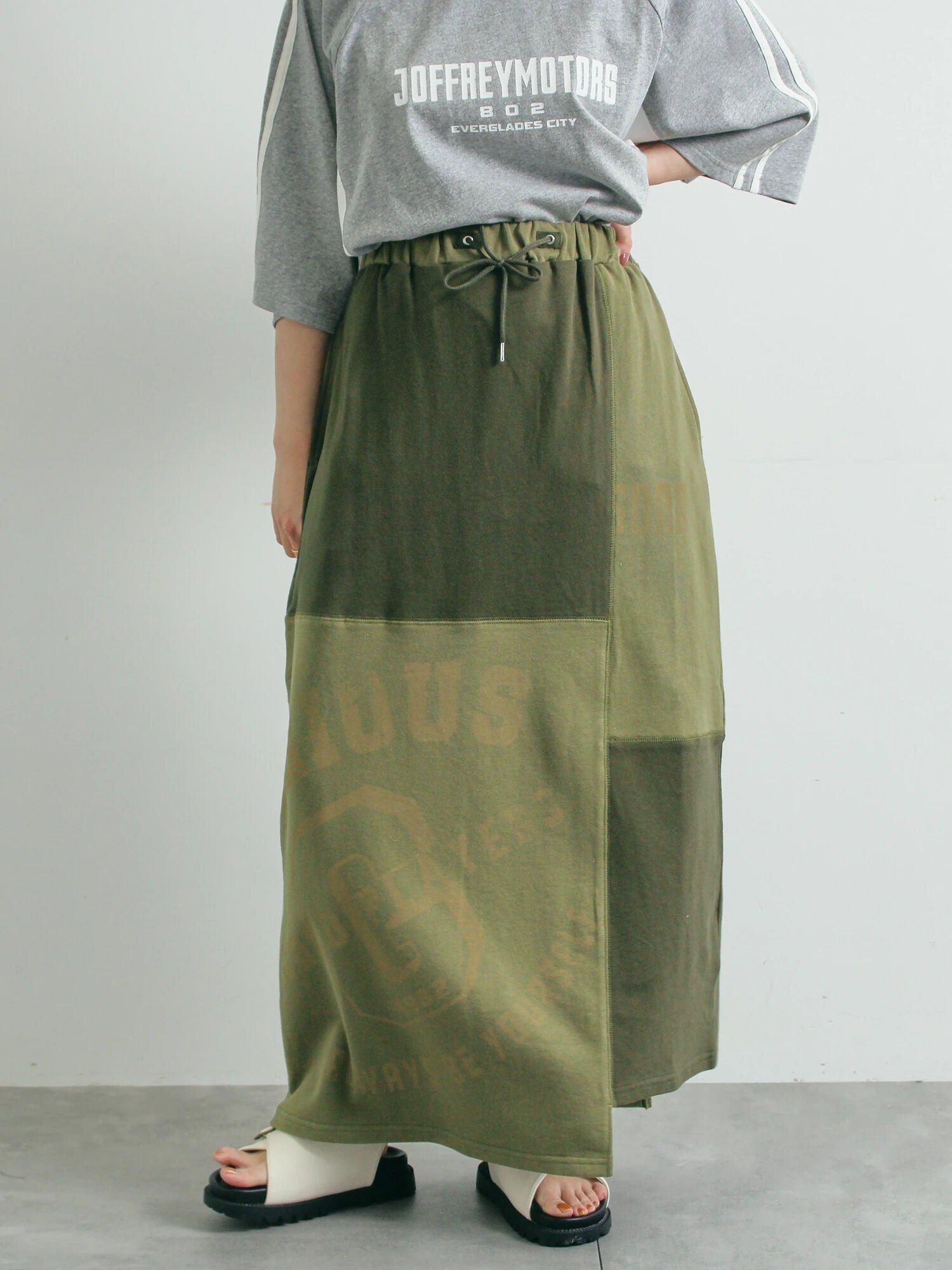 【サマンサモスモス/Samansa Mos2】の裏毛プリント配色アシメスカート インテリア・キッズ・メンズ・レディースファッション・服の通販 founy(ファニー) ファッション Fashion レディースファッション Fashion for Women スカート Skirts アシンメトリー Asymmetrical Style カットソー Cut and Sewn Top フィット Fit, Slim Fit プリント Print, Printed Pattern カーキ|ID: prp329100004772857 ipo3291000000034583577