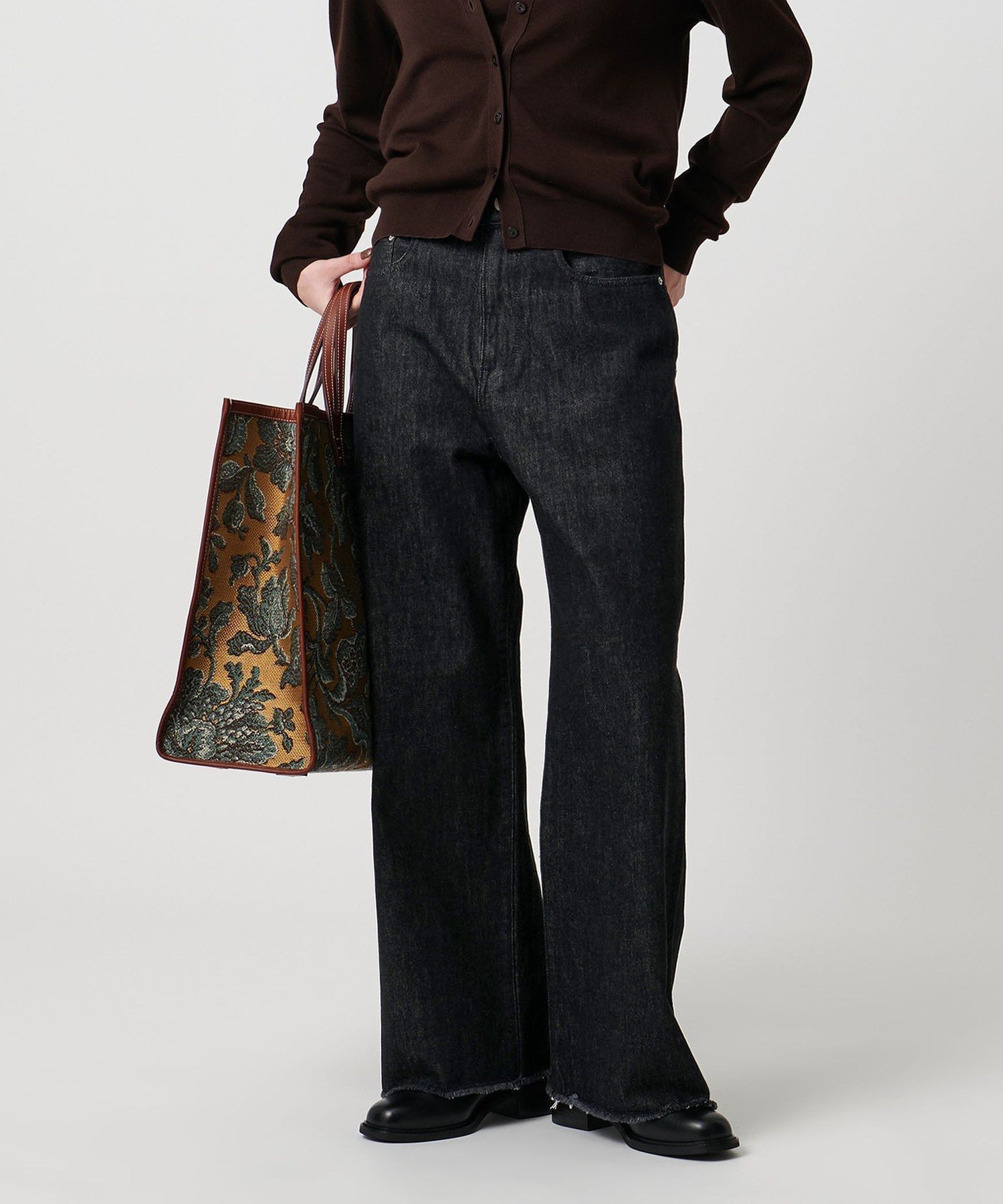 【ユナイテッドアローズ/UNITED ARROWS】のカットオフ デニムパンツ インテリア・キッズ・メンズ・レディースファッション・服の通販 founy(ファニー) 　ファッション　Fashion　レディースファッション　Fashion for Women　パンツ　Pants & Trousers　デニムパンツ・ジーンズ・美脚デニム　Denim Jeans & Pants　カットオフ　Cut-Off Design　ストレート　Straight, Straight Cut　ストーン　Stone, Gem-Like　デニム　Denim, Jeans Material　定番　Standard, Basic Item　バランス　Balance, Style Balance　ブリーチ　Bleach, Washed Finish　ポケット　Pocket, Pocket Detail　おすすめ　Recommended / Our Picks　日本製　Made In Japan　BLACK|ID: prp329100004773141 ipo3291000000034586033