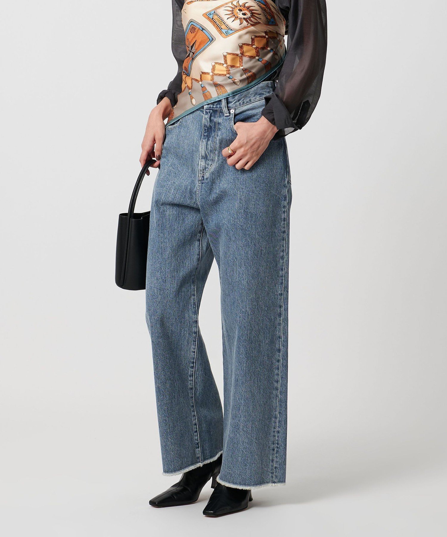 【ユナイテッドアローズ/UNITED ARROWS】のカットオフ デニムパンツ インテリア・キッズ・メンズ・レディースファッション・服の通販 founy(ファニー) 　ファッション　Fashion　レディースファッション　Fashion for Women　パンツ　Pants & Trousers　デニムパンツ・ジーンズ・美脚デニム　Denim Jeans & Pants　カットオフ　Cut-Off Design　ストレート　Straight, Straight Cut　ストーン　Stone, Gem-Like　デニム　Denim, Jeans Material　定番　Standard, Basic Item　バランス　Balance, Style Balance　ブリーチ　Bleach, Washed Finish　ポケット　Pocket, Pocket Detail　おすすめ　Recommended / Our Picks　日本製　Made In Japan　COBALT|ID: prp329100004773141 ipo3291000000034586035