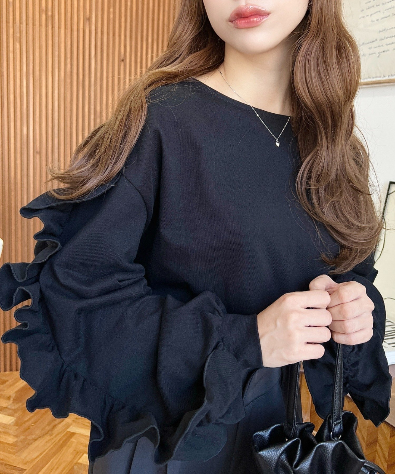 【モーメントプラス/moment+ / MEN】の綿100%天竺ボリュームフリルスリーブロングTシャツ インテリア・キッズ・メンズ・レディースファッション・服の通販 founy(ファニー) ファッション Fashion メンズファッション Fashion for Men カットソー Cut and Sewn Top ガーリー Girly, Feminine Style キャミワンピース Cami Dress, Slip Dress シンプル Simple, Minimal スラックス Slacks, Dress Pants デニム Denim, Jeans Material トレンド Trend, Trending Now 定番 Standard, Basic Item 長袖 Long Sleeve, Full Sleeve ビスチェ Bustier, Corset Top フリル Frill, Ruffle フレア Flare, Flared ベーシック Basic, Essential ボトム Bottoms, Lower Wear マーメイド Mermaid, Fishtail Silhouette 再入荷 Restock / Back in Stock プチプライス・低価格 Affordable / Budget Price おすすめ Recommended / Our Picks エレガント 上品 Elegant ブラック|ID: prp329100004773188 ipo3291000000034586456