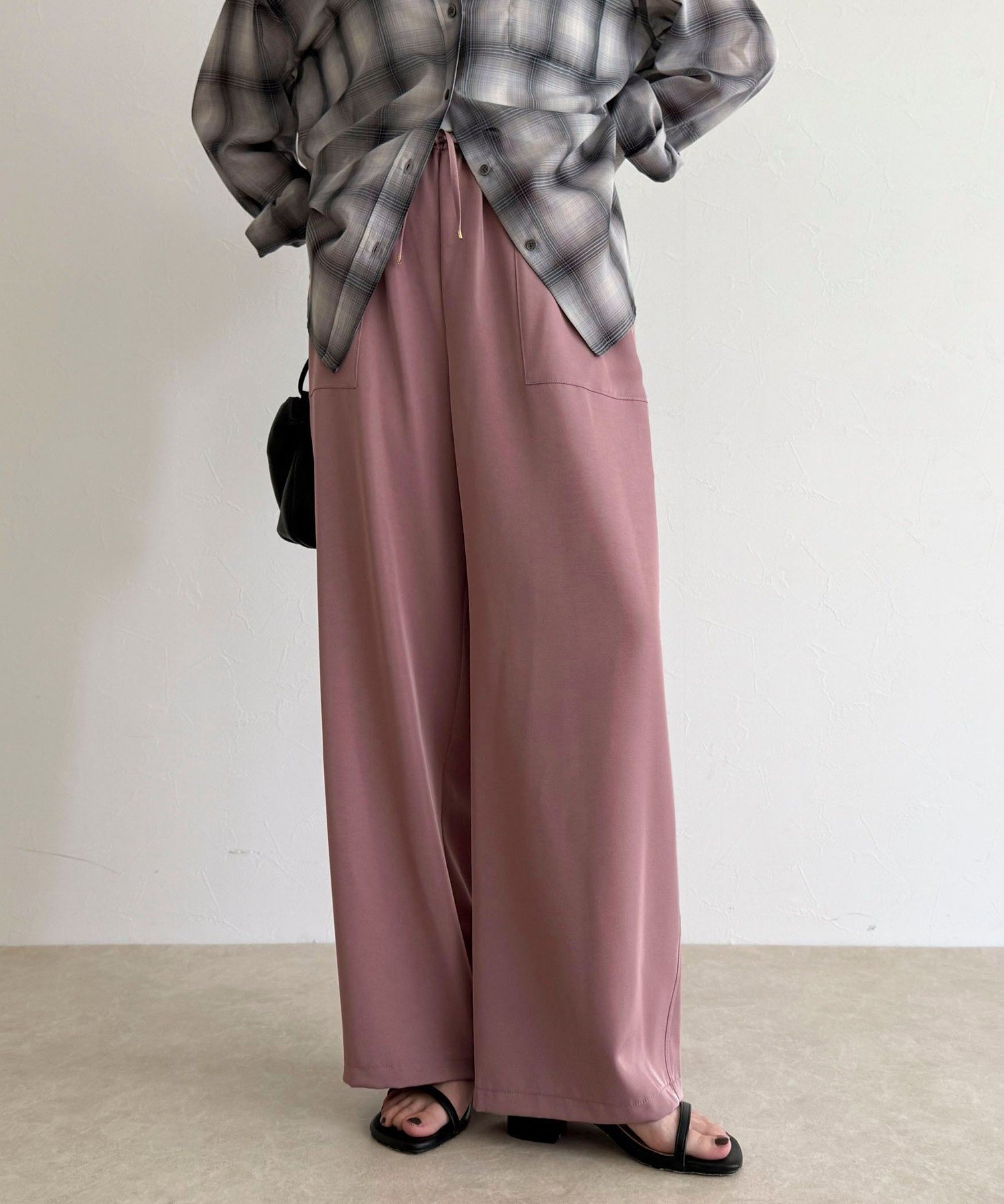 【フレディ&グロスター/FREDY&GLOSTER】のツイルサテンイージーパンツ インテリア・キッズ・メンズ・レディースファッション・服の通販 founy(ファニー) 　ファッション　Fashion　レディースファッション　Fashion for Women　パンツ　Pants & Trousers　2025年　2025　2025-2026秋冬・A/W　Autumn/Winter 2025–26 AW25–26　シンプル　Simple, Minimal　リラックス　Relax, Relaxed Fit　エレガント 上品　Elegant　楽ちん　Easy Fit, Comfortable　ピンク|ID: prp329100004773190 ipo3291000000034586504