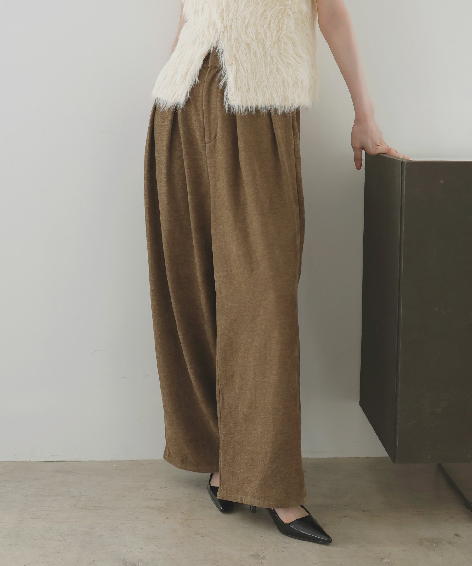 【リアン/Lian】のベロアタックワイドパンツ インテリア・キッズ・メンズ・レディースファッション・服の通販 founy(ファニー) 　ファッション　Fashion　レディースファッション　Fashion for Women　パンツ　Pants & Trousers　スラックス　Slacks, Dress Pants　ベロア　Velour, Soft Velvet　ベージュ|ID: prp329100004773201 ipo3291000000034586674