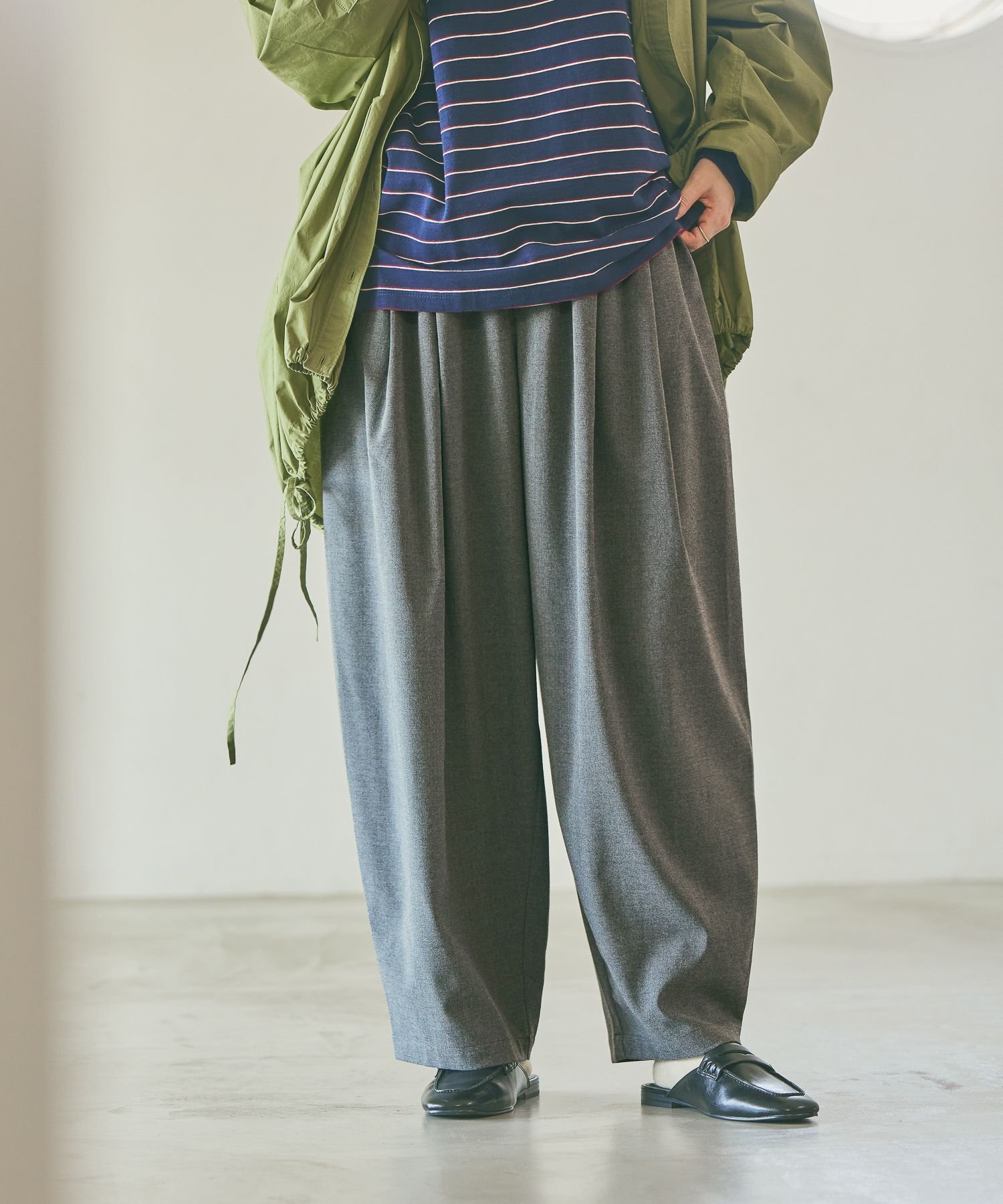 【スタディオ クリップ/studio CLIP】の《days》タックトラウザーパンツ プチ・プラスサイズあり インテリア・キッズ・メンズ・レディースファッション・服の通販 founy(ファニー) 　ファッション　Fashion　レディースファッション　Fashion for Women　パンツ　Pants & Trousers　おすすめ　Recommended / Our Picks　カットソー　Cut and Sewn Top　シンプル　Simple, Minimal　スウェット / スエット　Sweatshirt, Sweatwear　スラックス　Slacks, Dress Pants　トレンド　Trend, Trending Now　フロント　Front, Front Design　ボトム　Bottoms, Lower Wear　マニッシュ　Mannish, Boyish　エレガント 上品　Elegant　チャコールTOP18|ID: prp329100004773209 ipo3291000000034586834