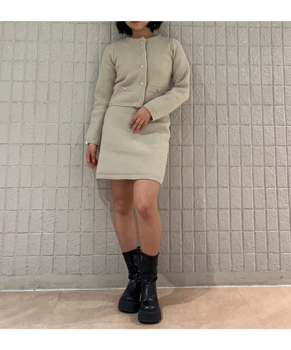 【スウィングル/Swingle】の金ボタン付ニットセットアップ インテリア・キッズ・メンズ・レディースファッション・服の通販 founy(ファニー) 　ファッション　Fashion　レディースファッション　Fashion for Women　トップス・カットソー　Cut & Sew Tops　ニット　Knit Tops & Sweaters　カーディガン　Cardigan, Knitwear　クラシカル　Classical, Vintage-Inspired　コンパクト　Compact, Small Size　セットアップ　Set-Up, Coordinated Outfit　フィット　Fit, Slim Fit　エレガント 上品　Elegant　クリーム|ID: prp329100004773250 ipo3291000000035099642