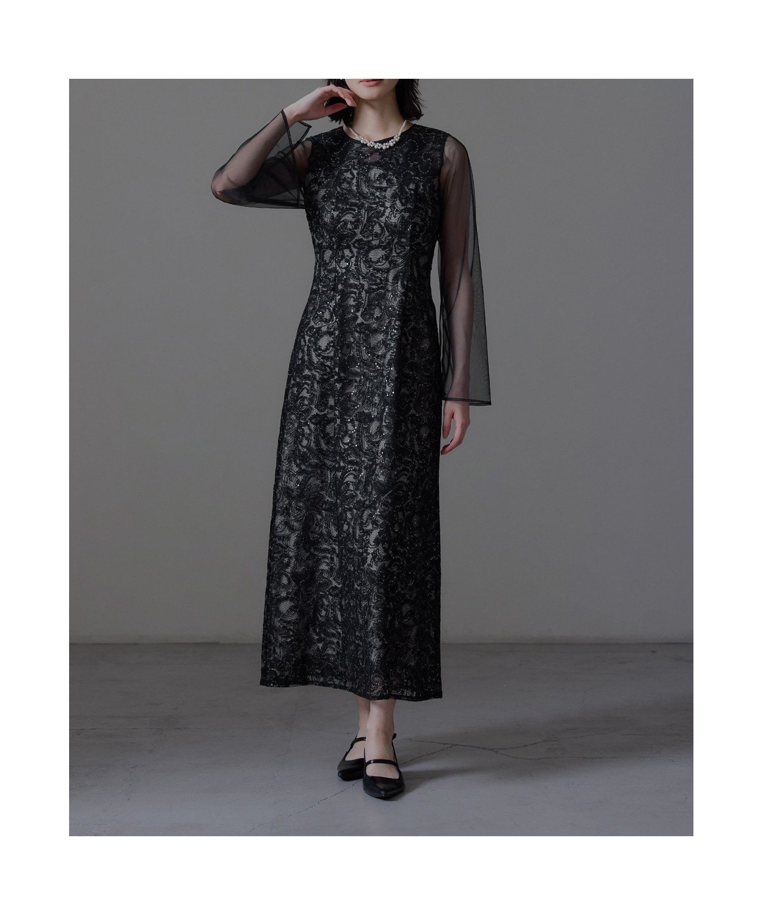 【ビーフラット/bflat】のリーフエンブロイダリーバックデザインドレス オケージョンドレス 結婚式 二次会 人気、トレンドファッション・服の通販 founy(ファニー) 　ファッション　Fashion　レディースファッション　Fashion for Women　ワンピース　Dresses　フォーマル・パーティードレス・結婚式用ドレス　Elegant & Casual Dresses　バッグ　Bags　ウェーブ　Wavy Pattern　カッティング　Cutting Detail　シンプル　Simple, Minimal　スパンコール　Sequins, Sequin Embellishment　スリット　Slit, Slit Detail　スリーブ　Sleeve, Long Sleeve / Short Sleeve　チュール　Tulip, Tulip Motif　ドレス　Dress, One-Piece　バランス　Balance, Style Balance　フェミニン　Feminine, Girly　フレア　Flare, Flared　フロント　Front, Front Design　リボン　Ribbon, Bow　リーフ　Leaf, Botanical Leaf　レース　Lace, Lace Fabric　おすすめ　Recommended / Our Picks　結婚式　Wedding　披露宴　Wedding Reception　二次会　After Party　 other-1|ID: prp329100004773274 ipo3291000000034588154